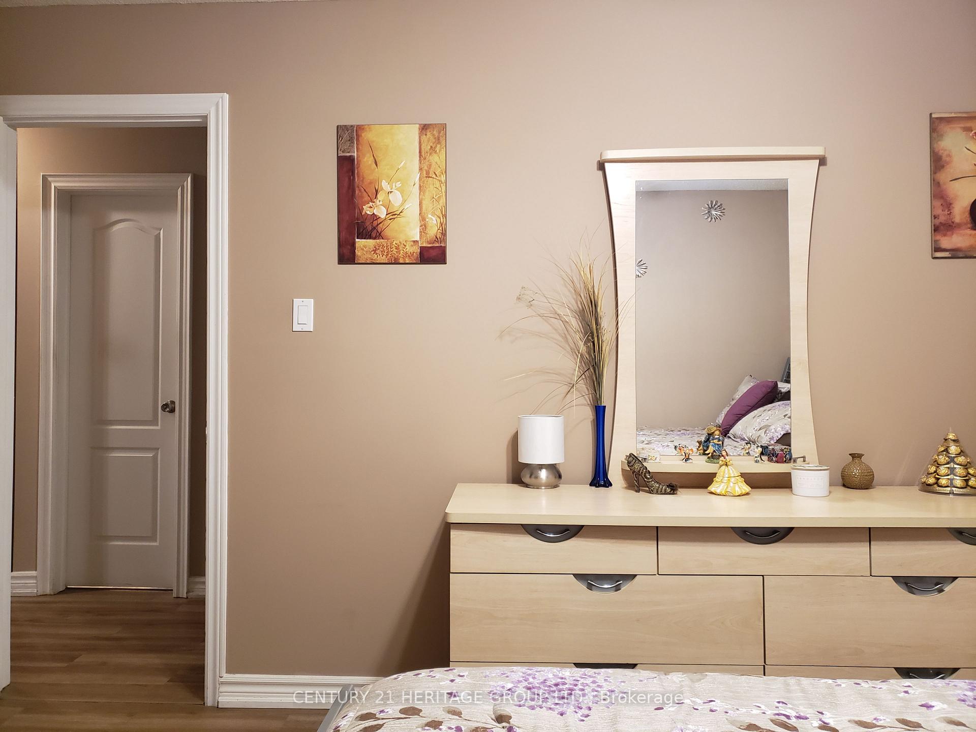 Photo 20 of 131 Black Hawk Way, North York, Westminster-Branson — HOMEH