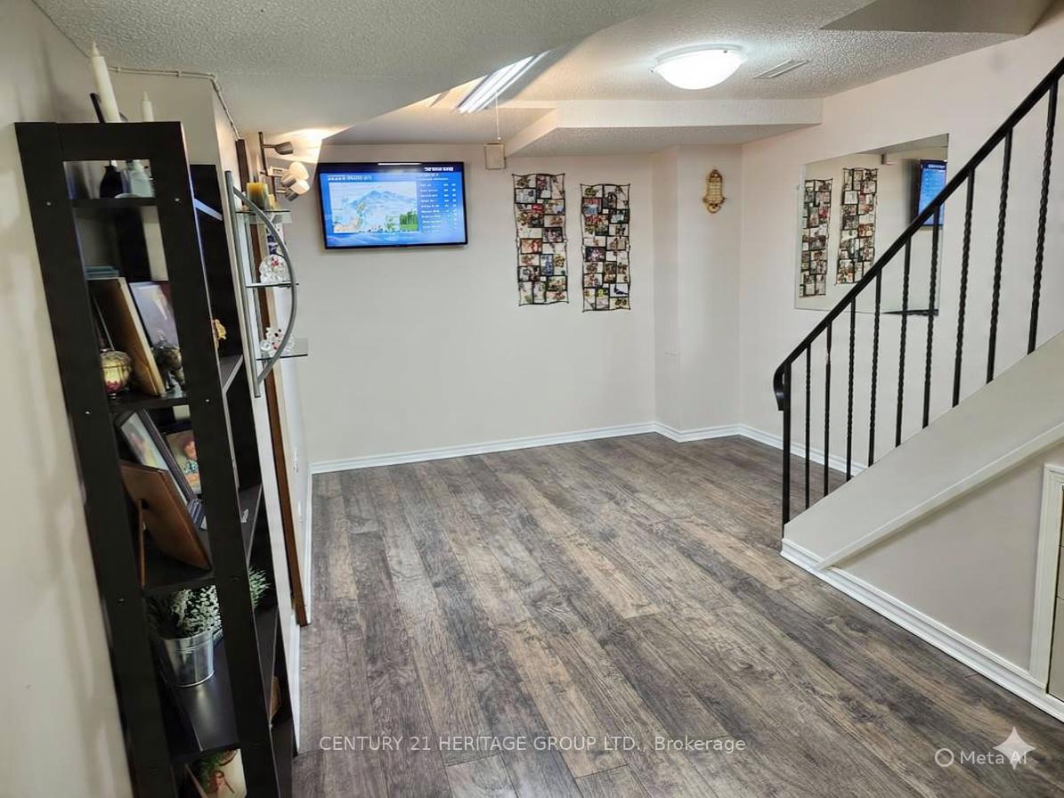 Photo 32 of 131 Black Hawk Way, North York, Westminster-Branson — HOMEH