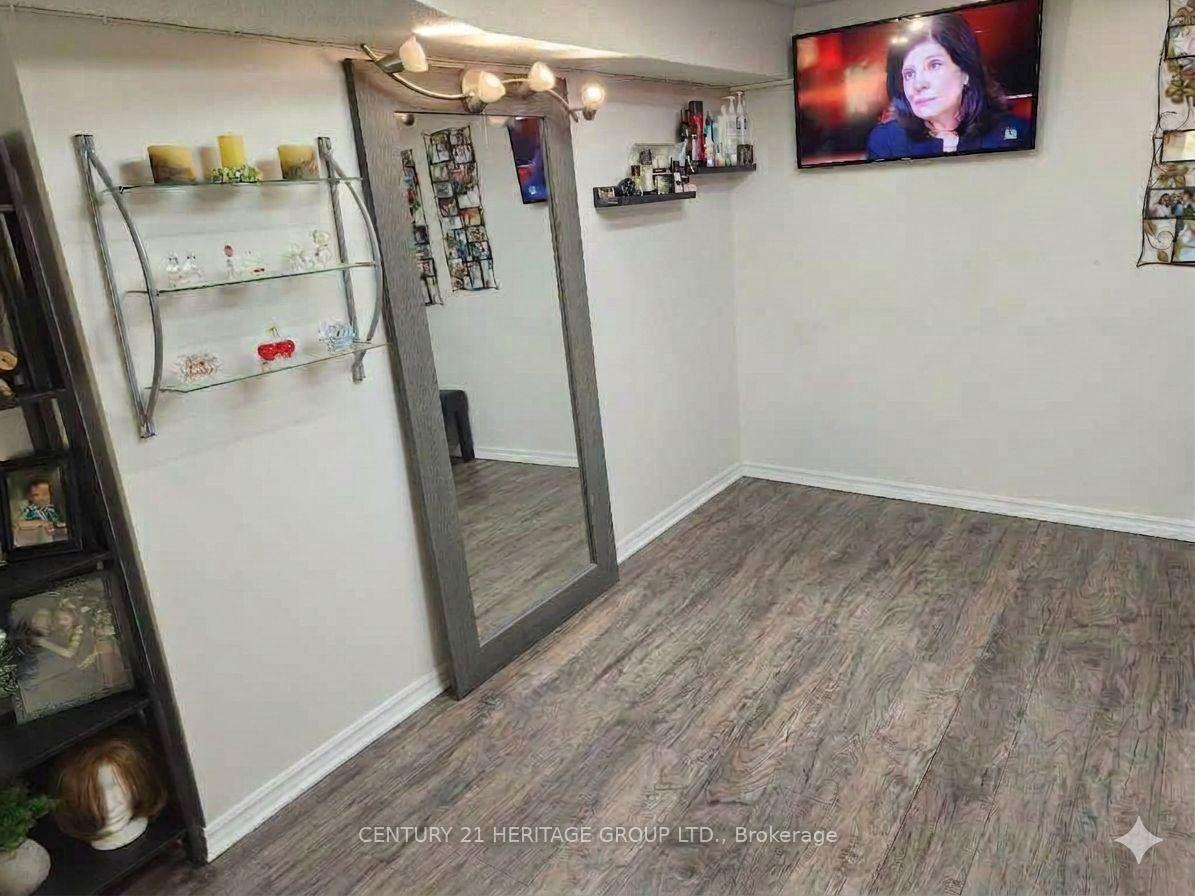 Photo 33 of 131 Black Hawk Way, North York, Westminster-Branson — HOMEH