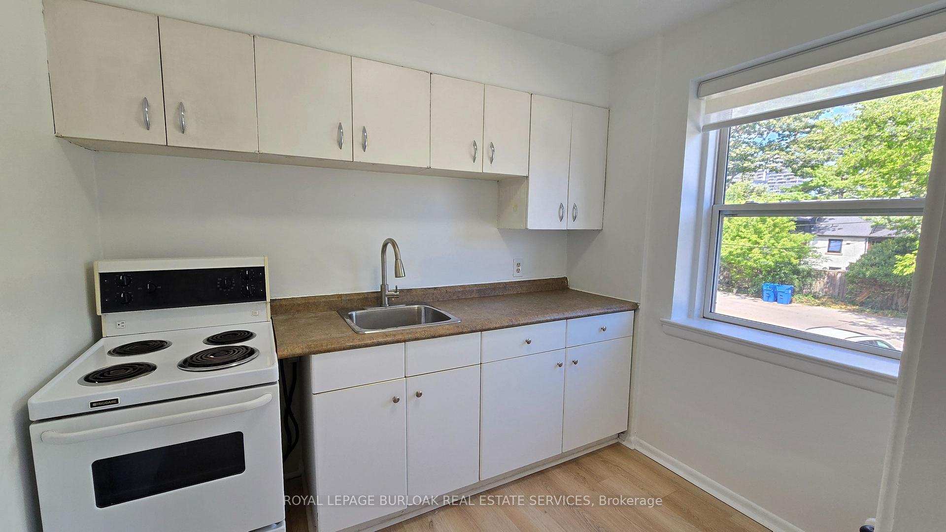 Photo 4 of Unit 6, 849 Brant Street, Burlington, Brant — HOMEH