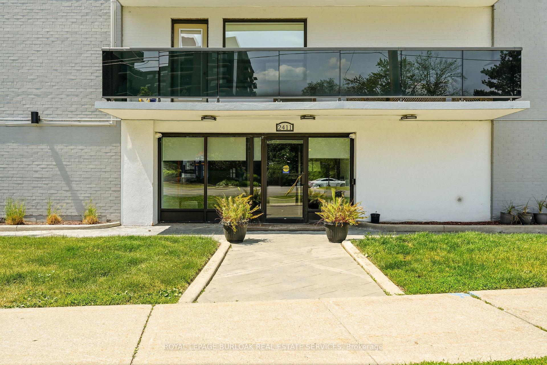 Photo 2 of Unit 201, 2411 New Street, Burlington, Brant — HOMEH