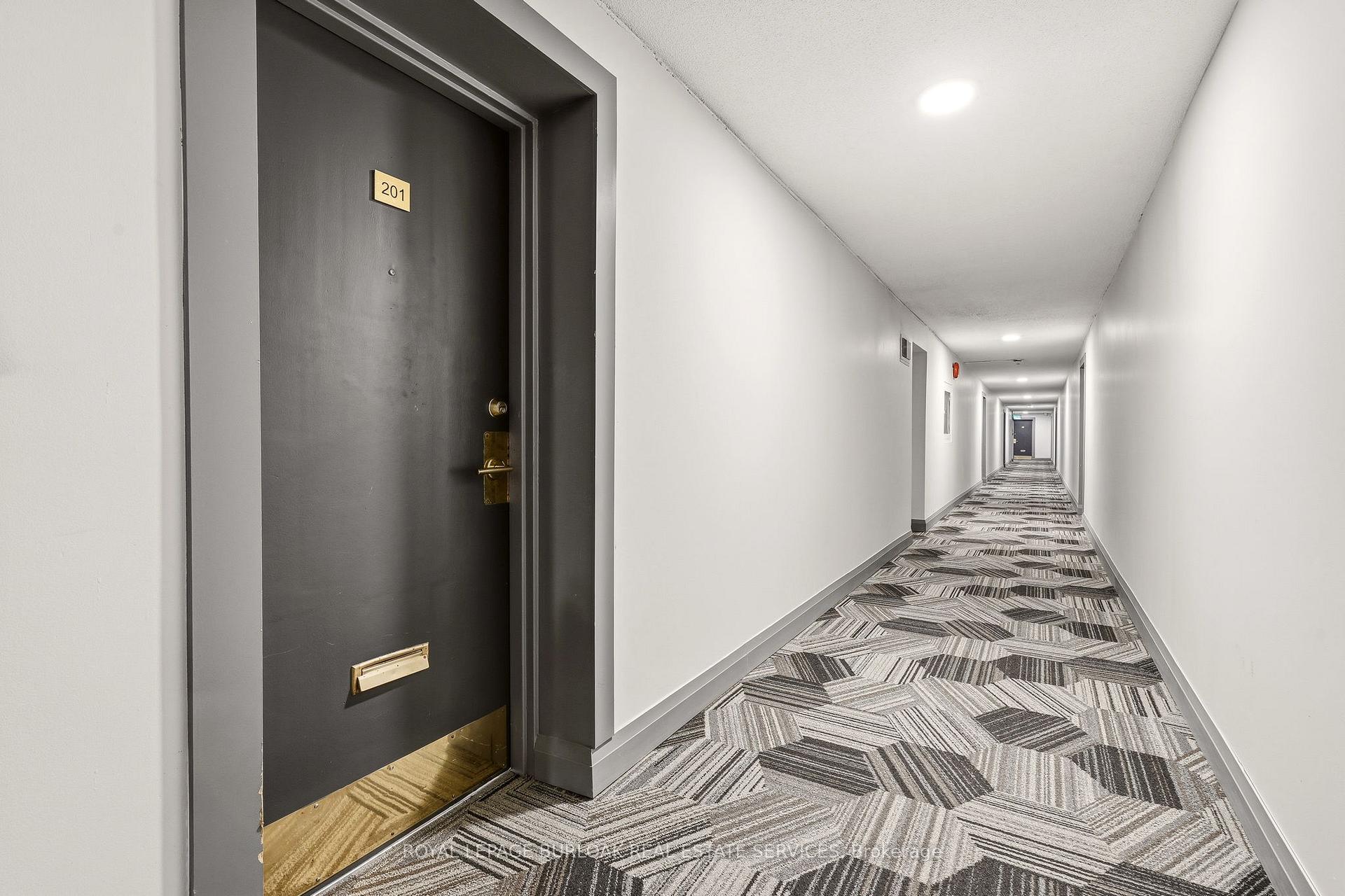 Photo 3 of Unit 201, 2411 New Street, Burlington, Brant — HOMEH