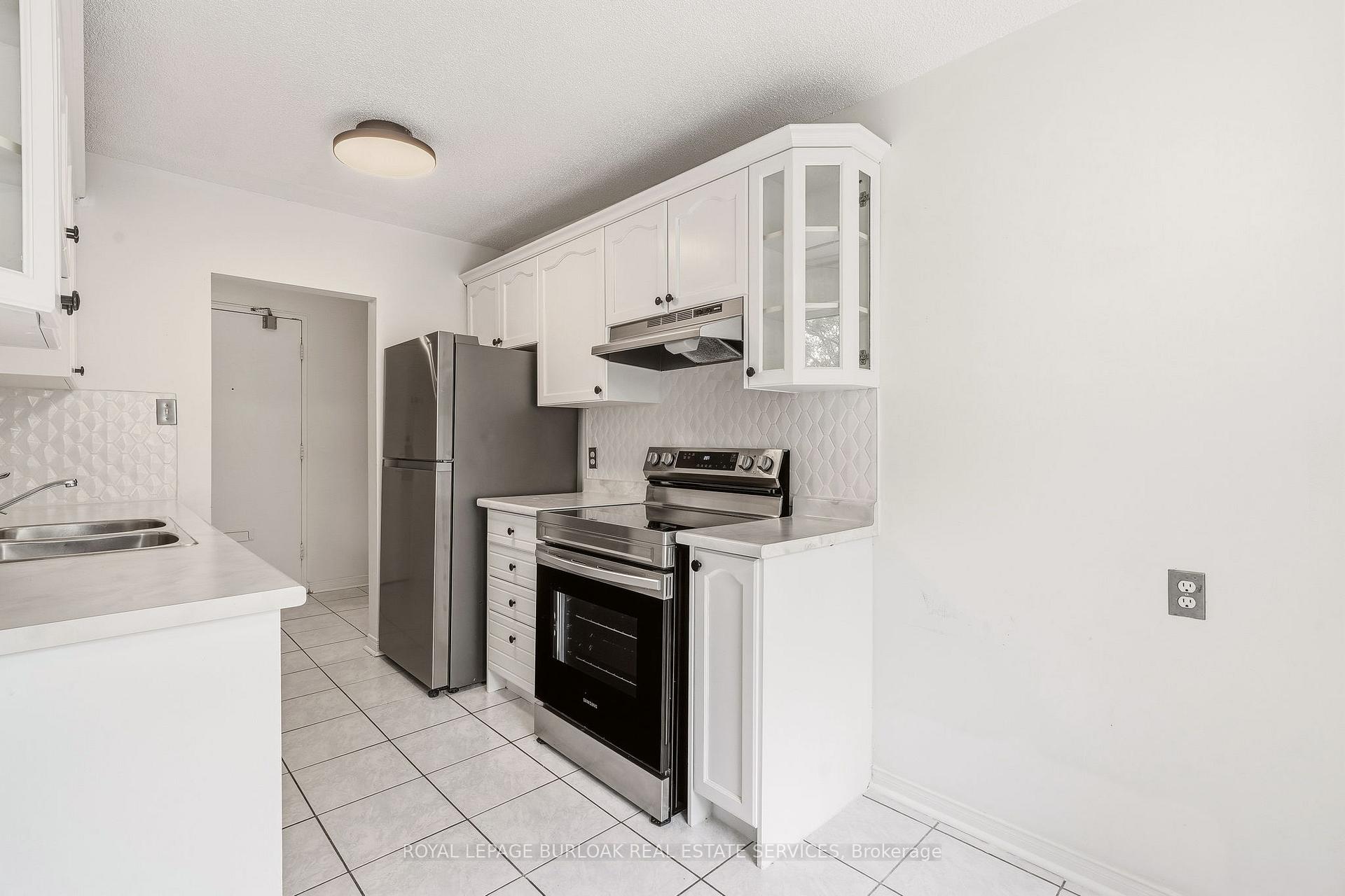 Photo 13 of Unit 201, 2411 New Street, Burlington, Brant — HOMEH