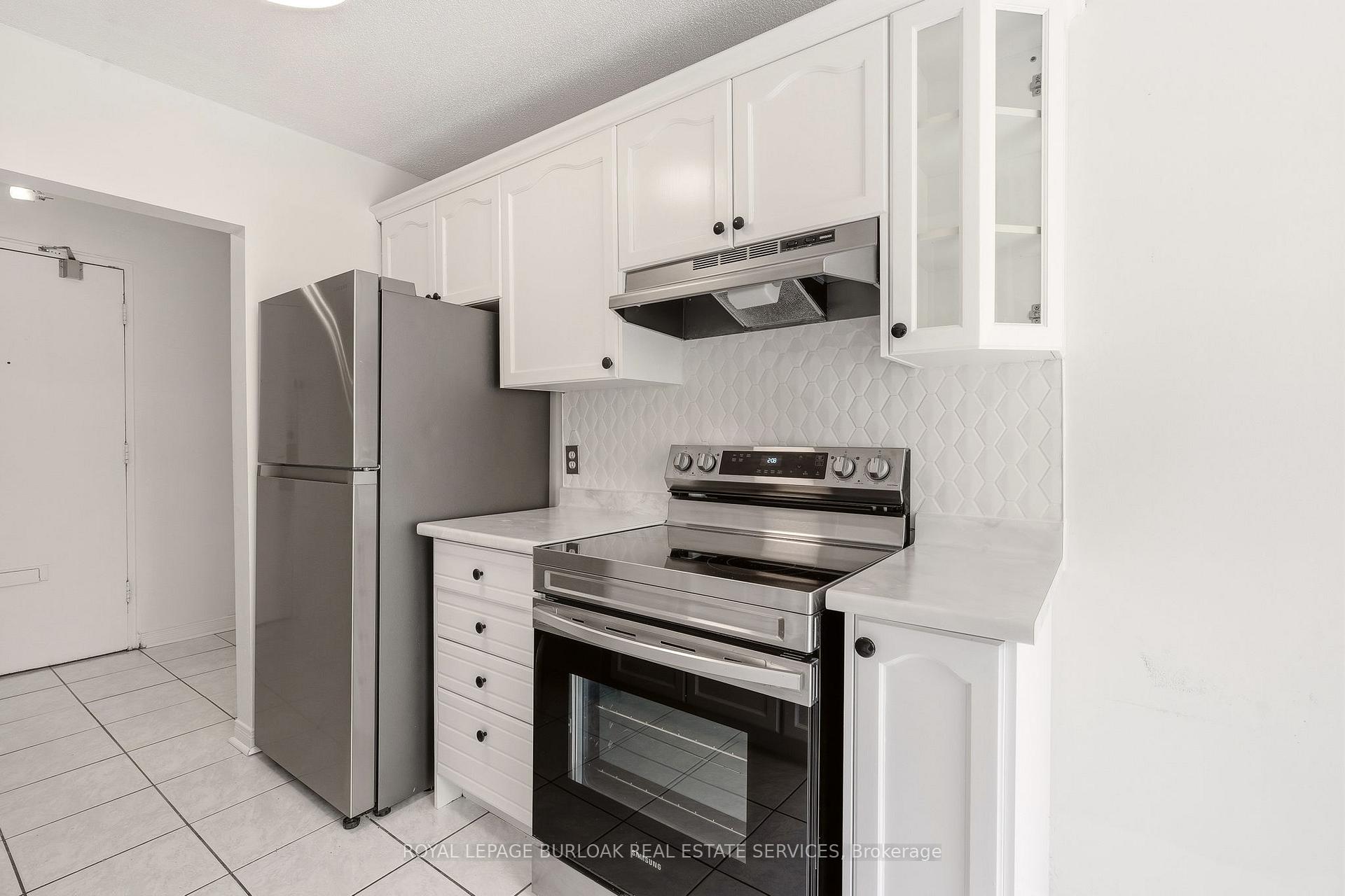 Photo 15 of Unit 201, 2411 New Street, Burlington, Brant — HOMEH