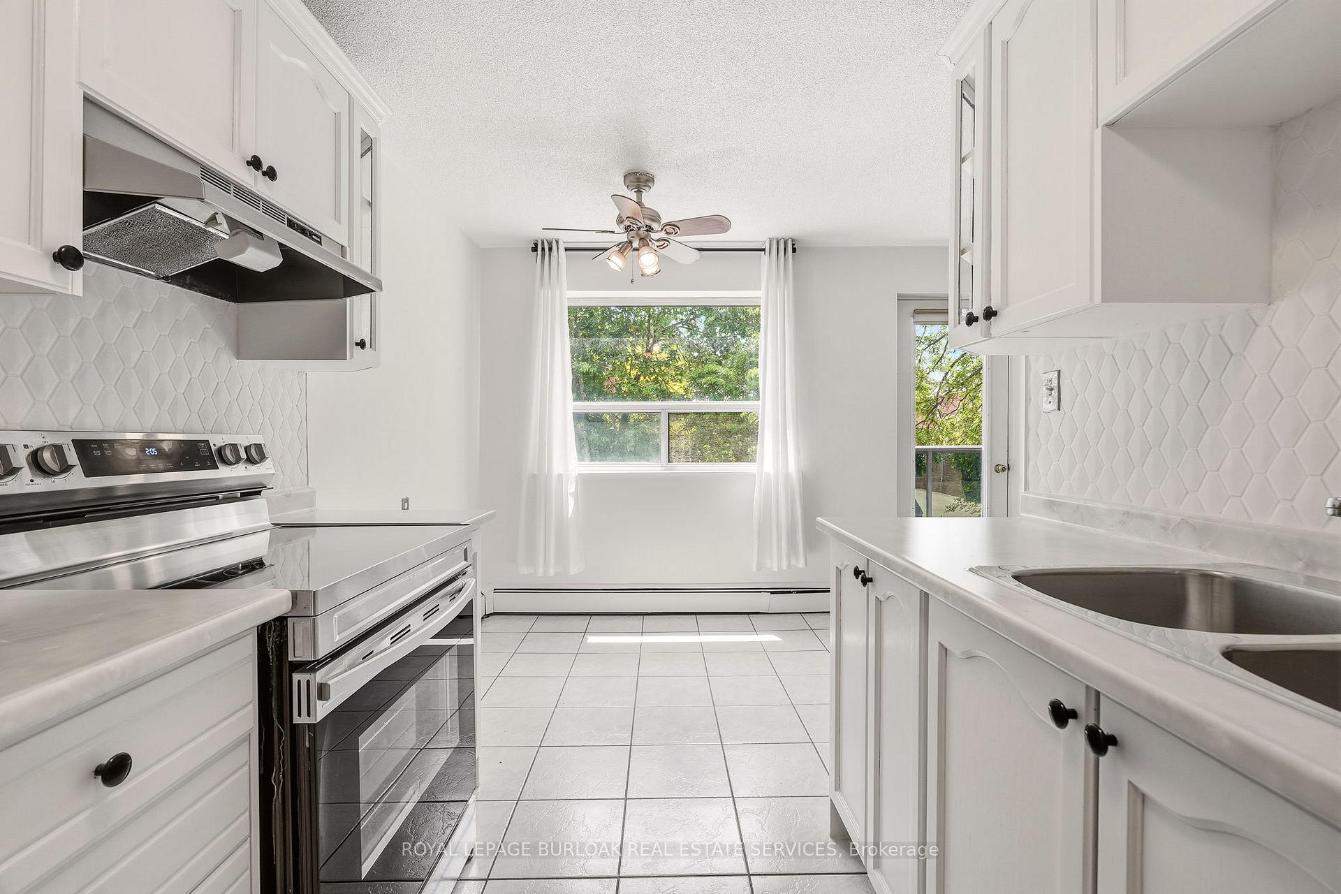 Photo 16 of Unit 201, 2411 New Street, Burlington, Brant — HOMEH