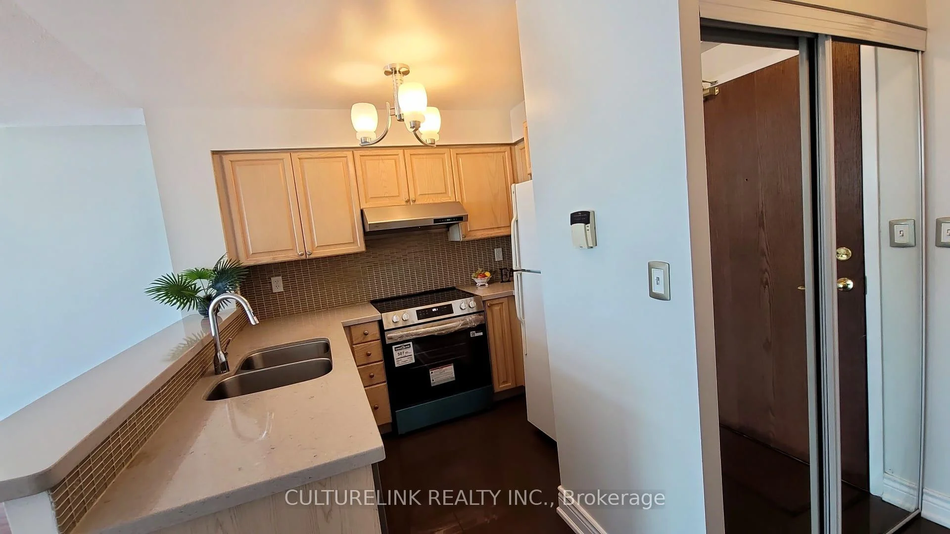 Photo 37 of Unit Ph 5, 39 Oneida Crescent, Richmond Hill, Langstaff — HOMEH