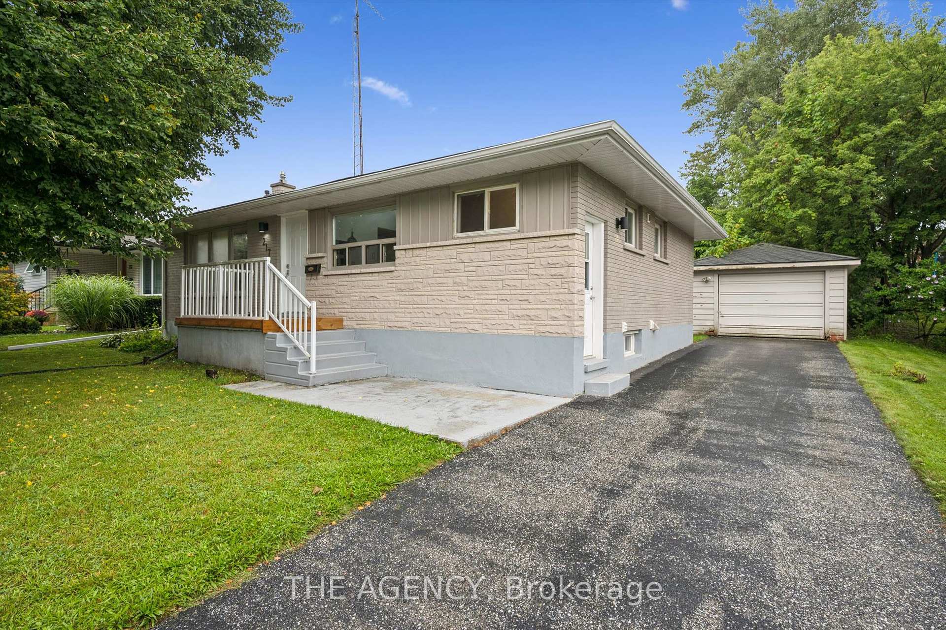 Photo 3 of 217 Mayfield Avenue, Waterloo, Lincoln Heights — HOMEH