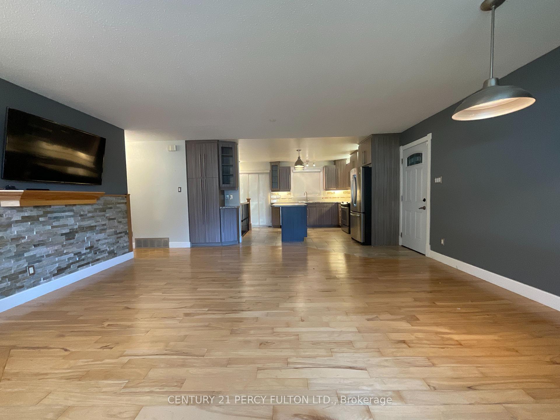 Photo 4 of 1060 Bourget Avenue, Ottawa, Carson Grove — HOMEH