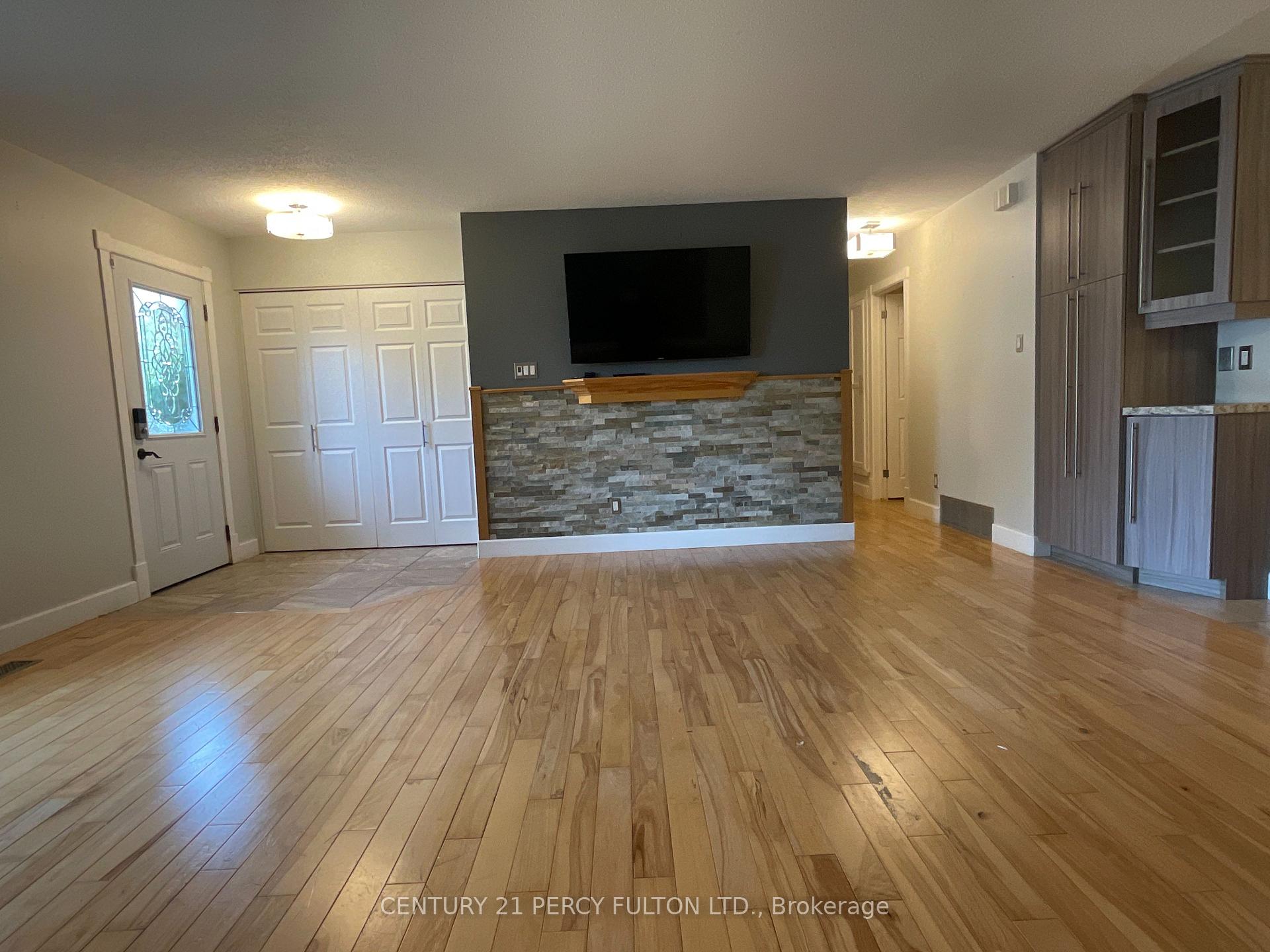 Photo 6 of 1060 Bourget Avenue, Ottawa, Carson Grove — HOMEH