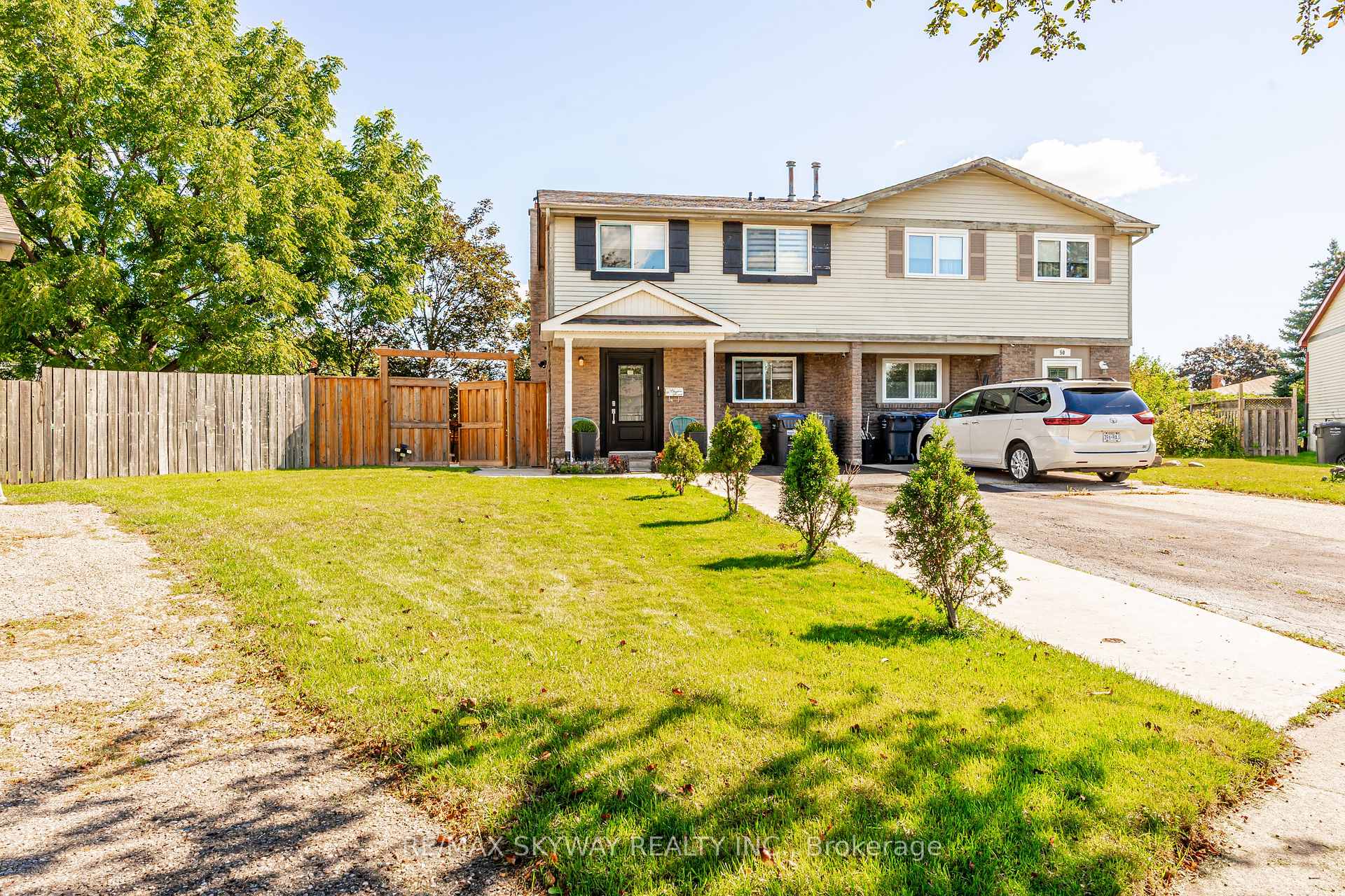 Photo 2 of 52 Charters Road, Brampton, Brampton North — HOMEH