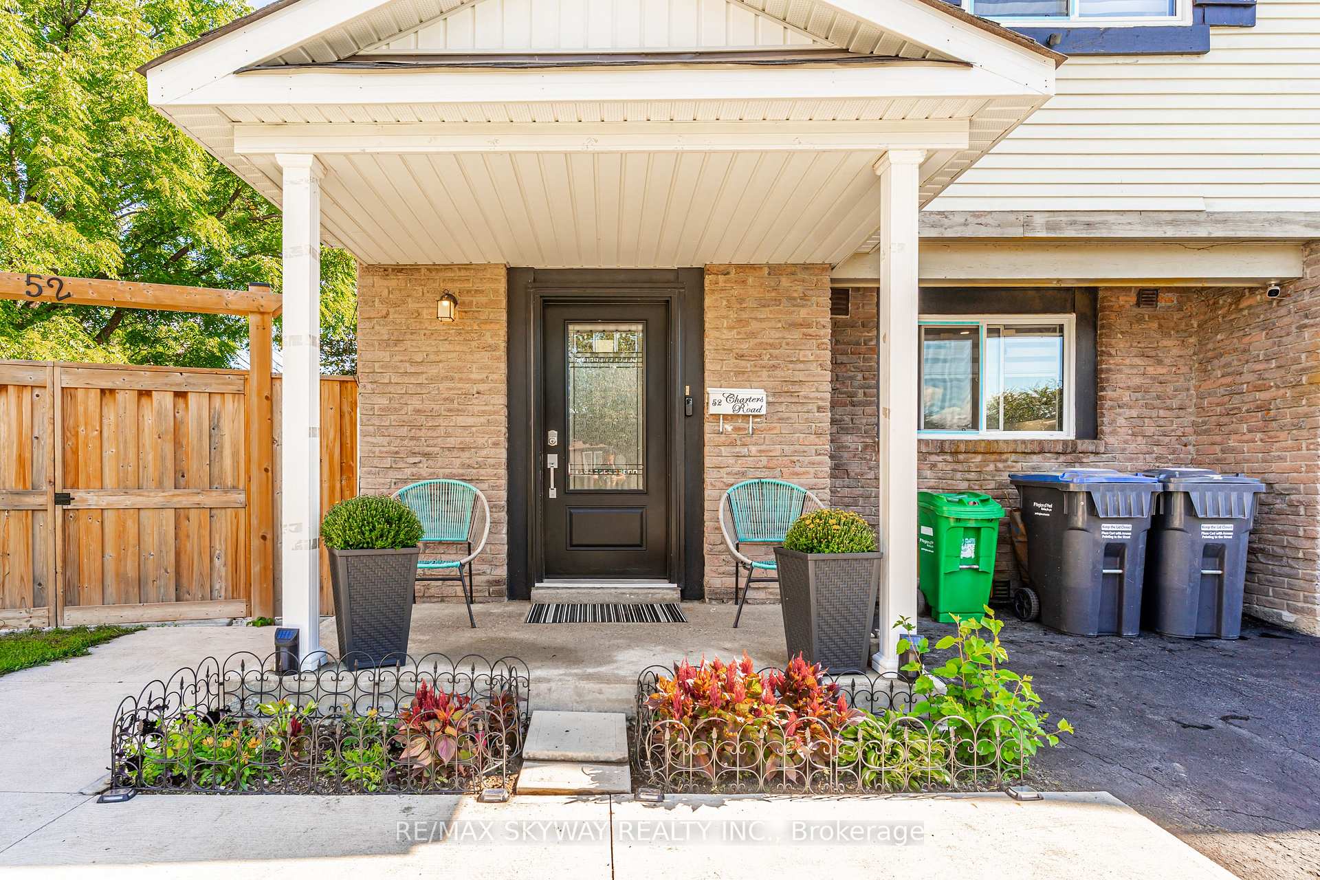 Photo 4 of 52 Charters Road, Brampton, Brampton North — HOMEH