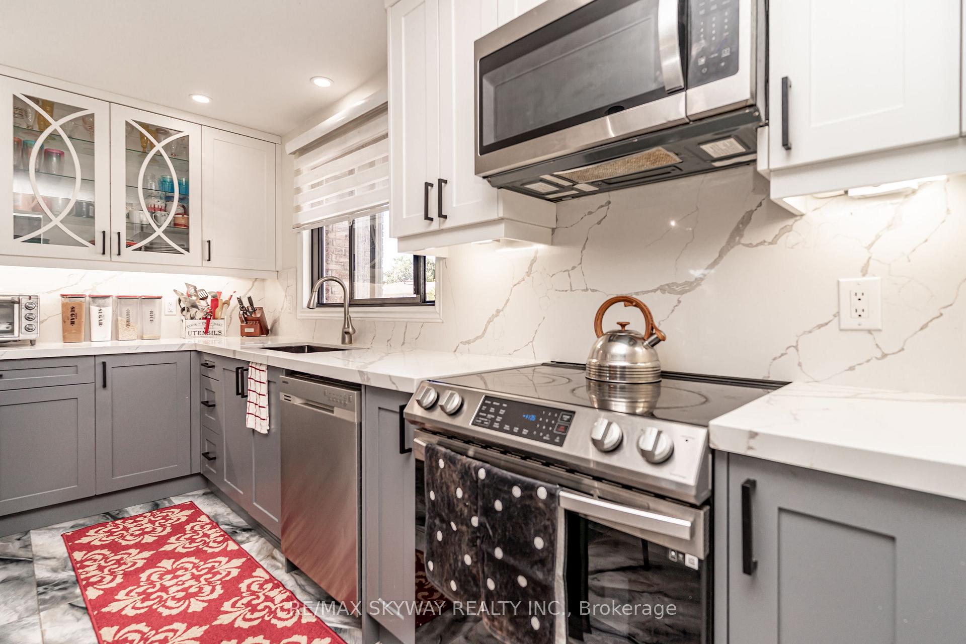 Photo 8 of 52 Charters Road, Brampton, Brampton North — HOMEH