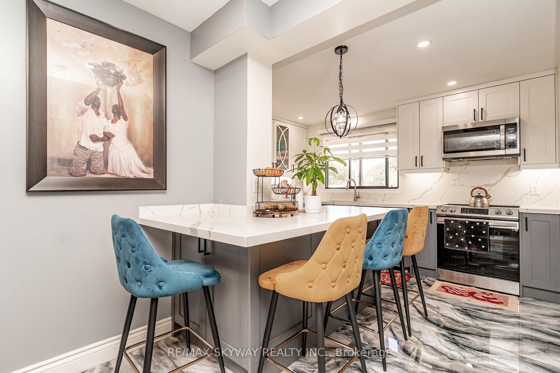 Photo 10 of 52 Charters Road, Brampton, Brampton North — HOMEH