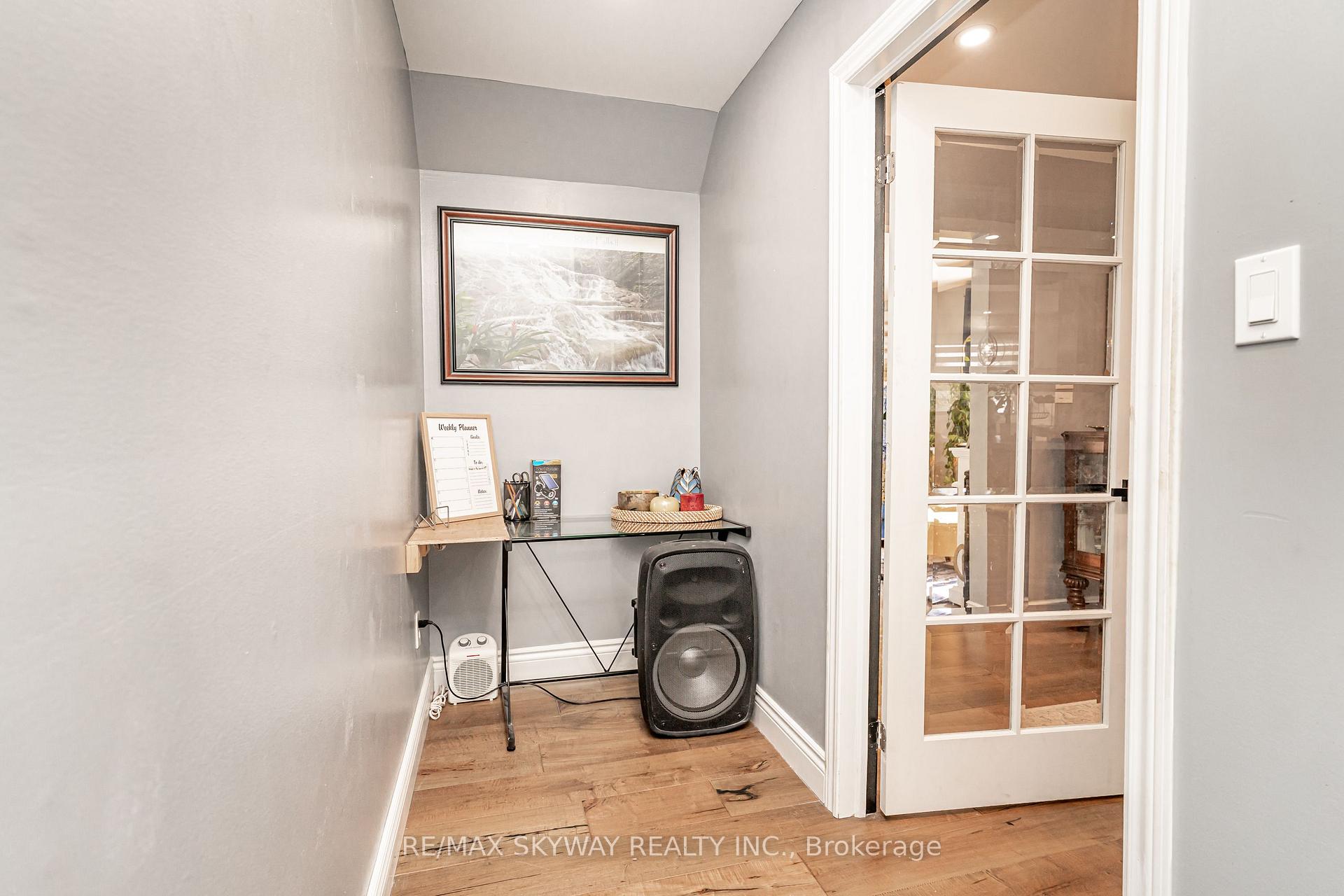 Photo 17 of 52 Charters Road, Brampton, Brampton North — HOMEH