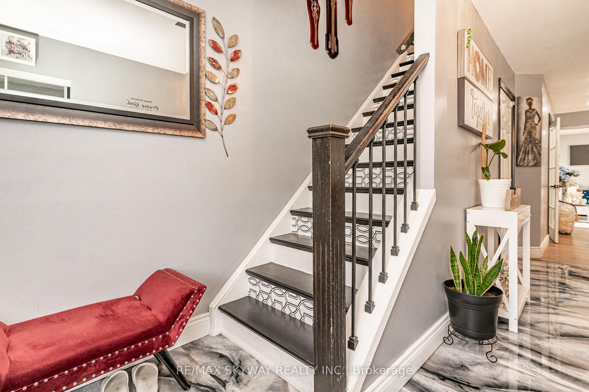 Photo 19 of 52 Charters Road, Brampton, Brampton North — HOMEH