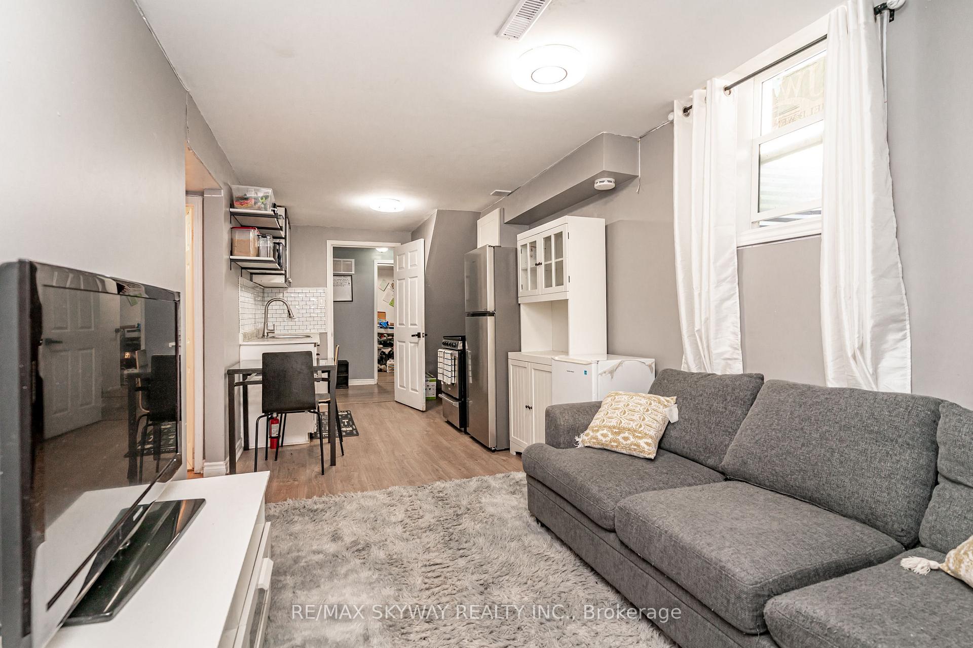 Photo 36 of 52 Charters Road, Brampton, Brampton North — HOMEH