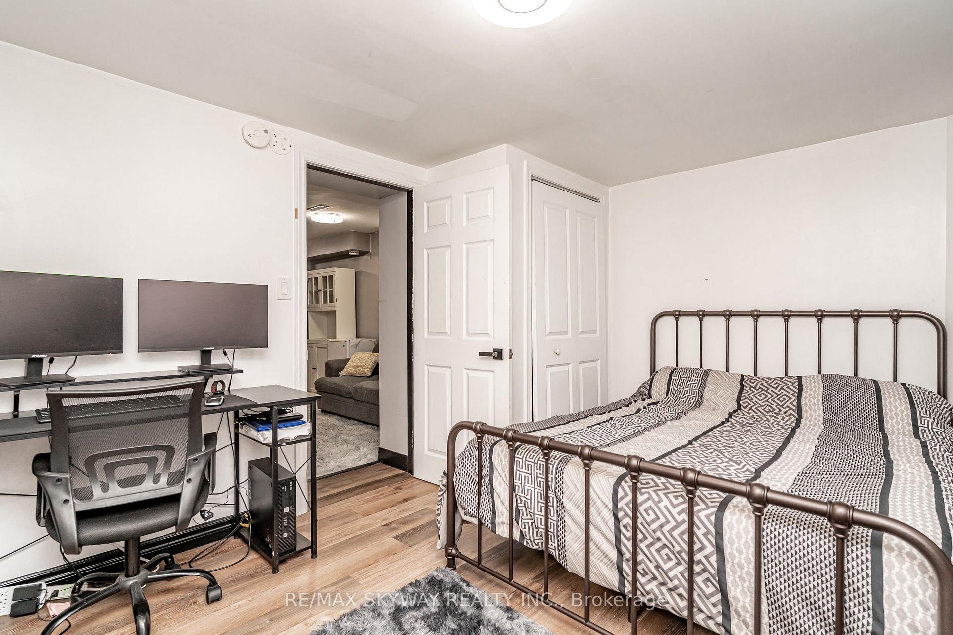 Photo 37 of 52 Charters Road, Brampton, Brampton North — HOMEH