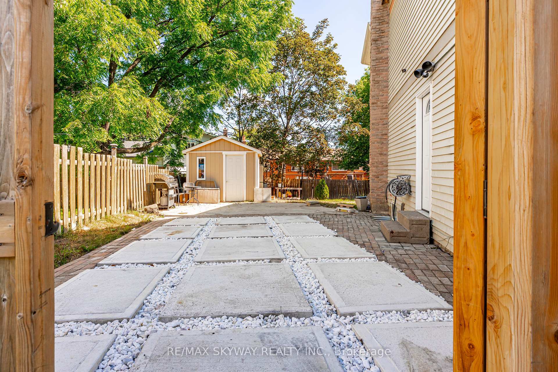 Photo 41 of 52 Charters Road, Brampton, Brampton North — HOMEH