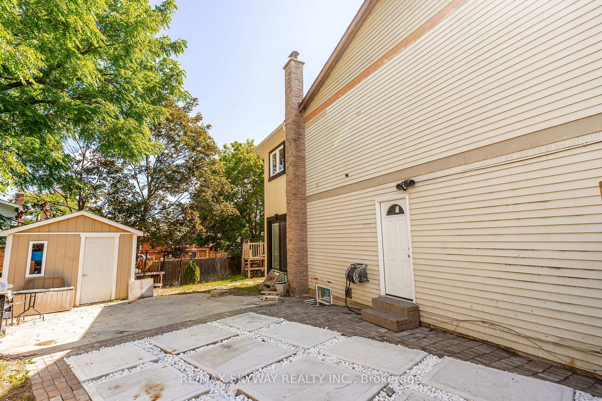 Photo 42 of 52 Charters Road, Brampton, Brampton North — HOMEH