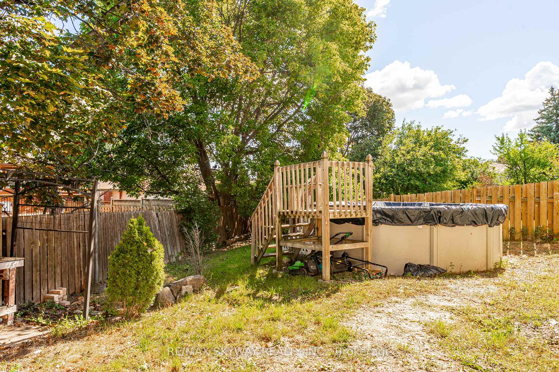 Photo 44 of 52 Charters Road, Brampton, Brampton North — HOMEH