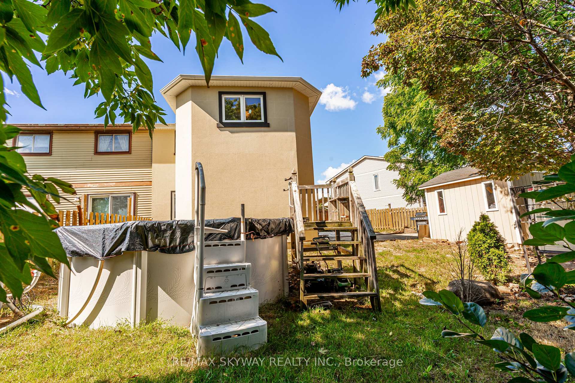 Photo 45 of 52 Charters Road, Brampton, Brampton North — HOMEH