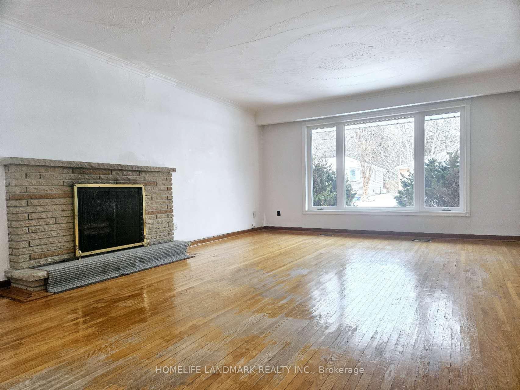 Photo 4 of 39 Bathford Crescent, North York, Bayview Village — HOMEH