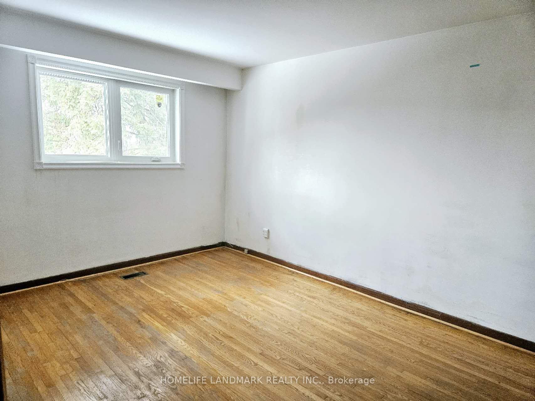 Photo 6 of 39 Bathford Crescent, North York, Bayview Village — HOMEH