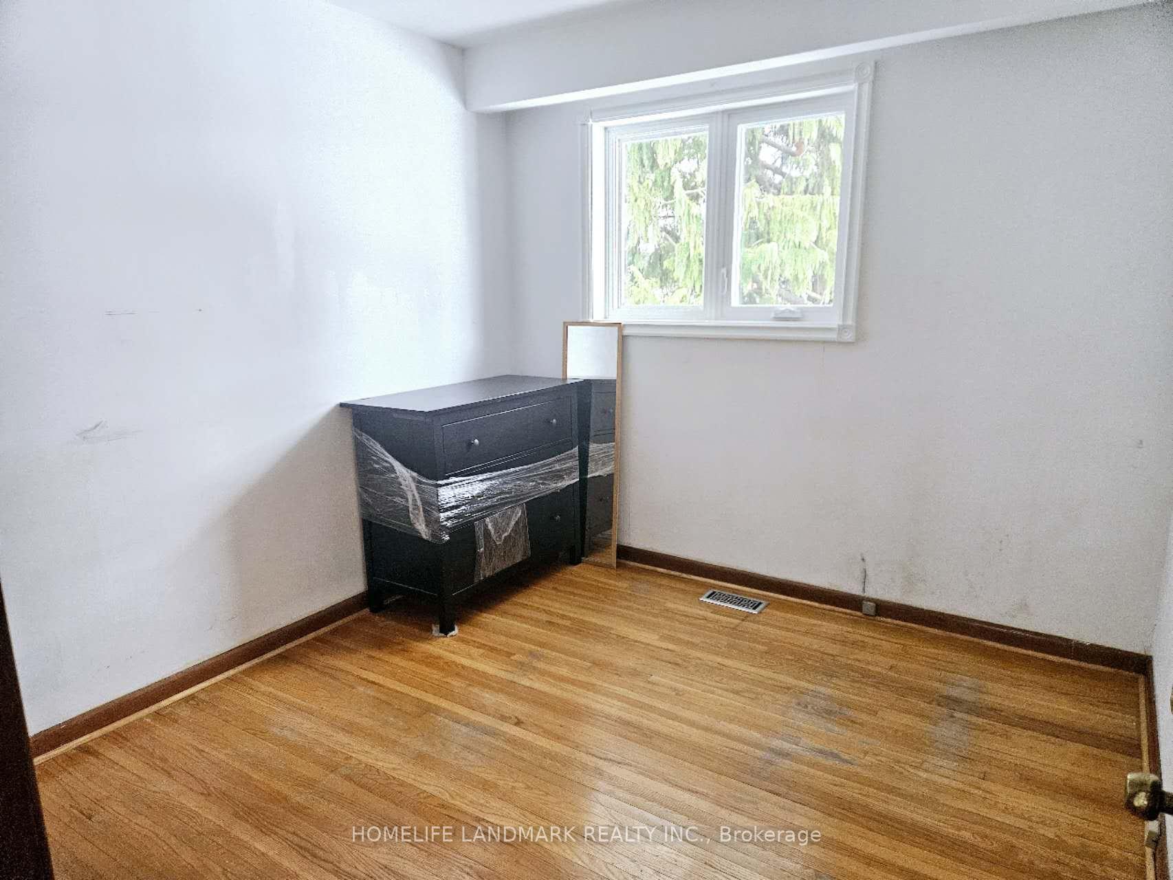 Photo 7 of 39 Bathford Crescent, North York, Bayview Village — HOMEH