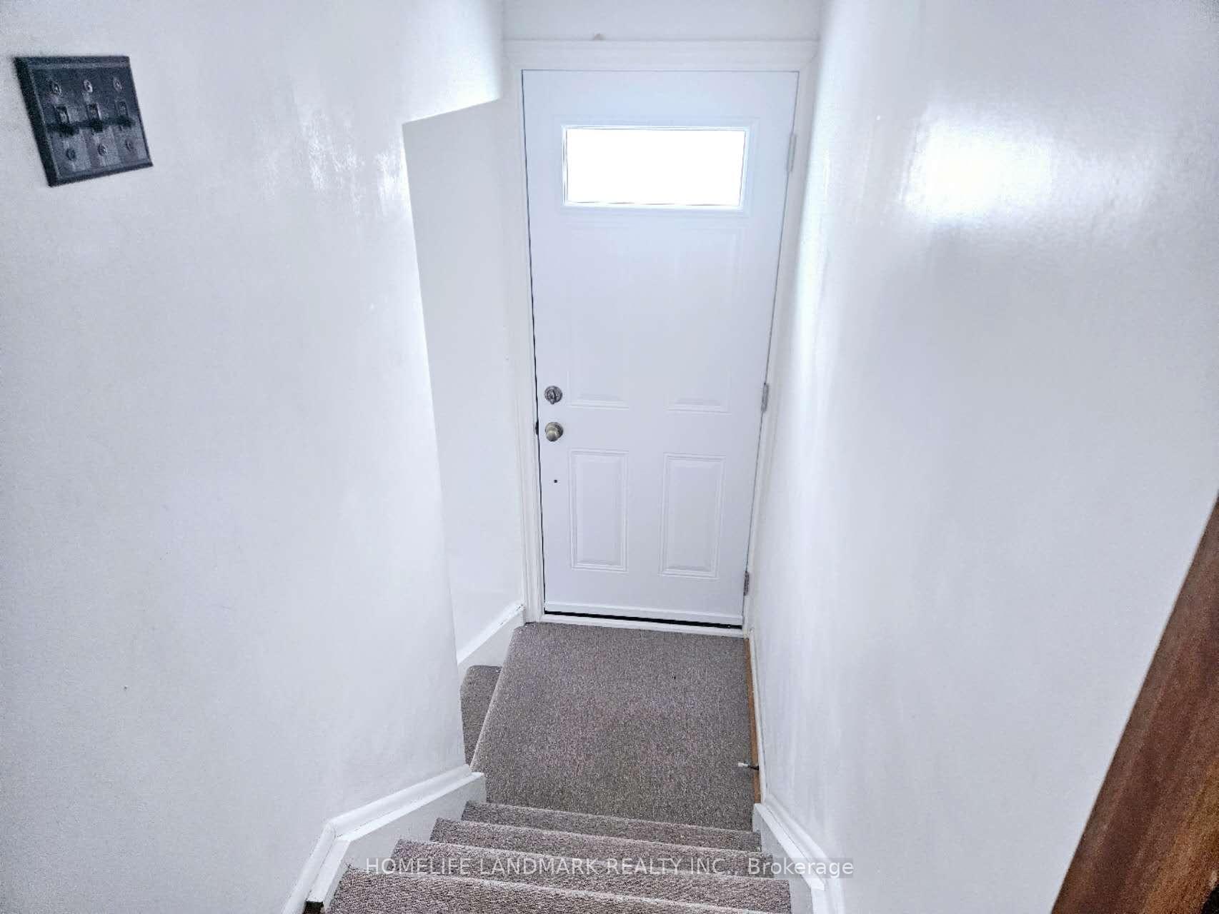 Photo 9 of 39 Bathford Crescent, North York, Bayview Village — HOMEH