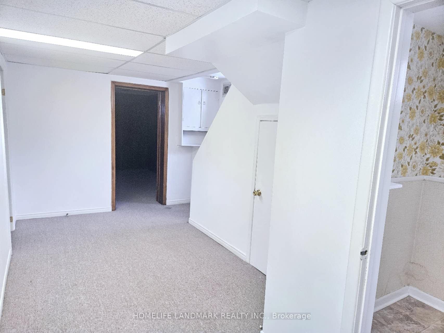 Photo 10 of 39 Bathford Crescent, North York, Bayview Village — HOMEH