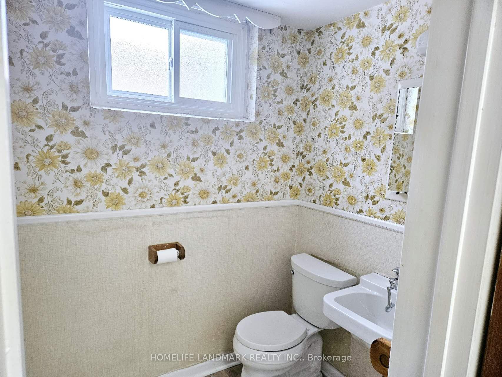 Photo 12 of 39 Bathford Crescent, North York, Bayview Village — HOMEH