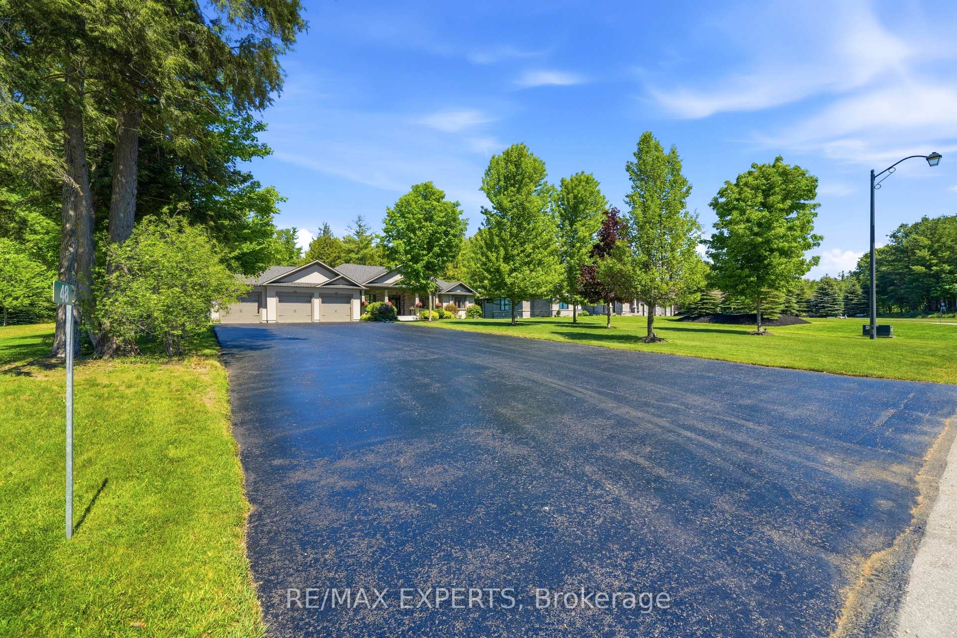 Photo 3 of 48 Marni Lane, Springwater, Phelpston — HOMEH