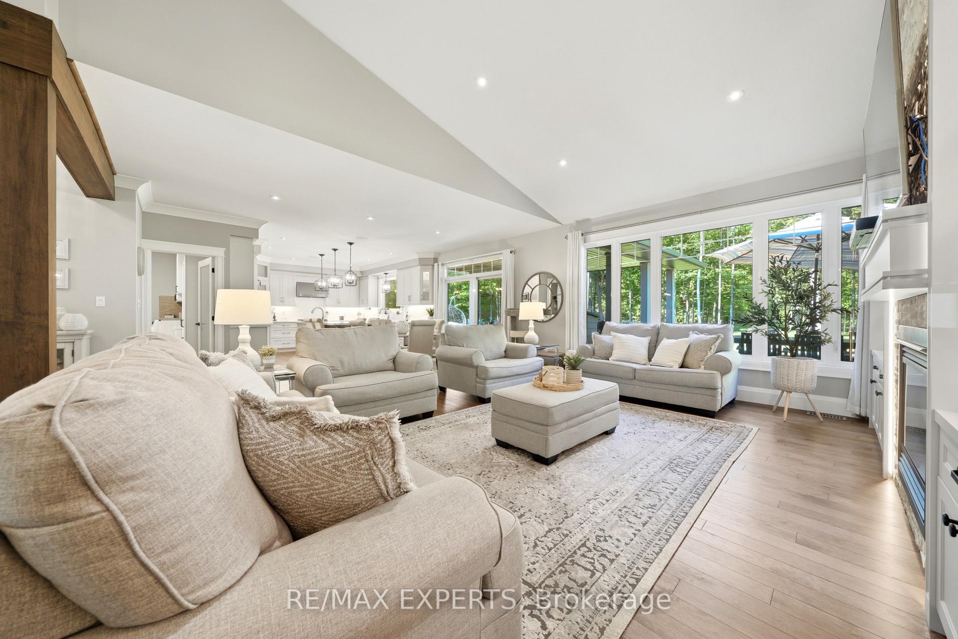 Photo 8 of 48 Marni Lane, Springwater, Phelpston — HOMEH