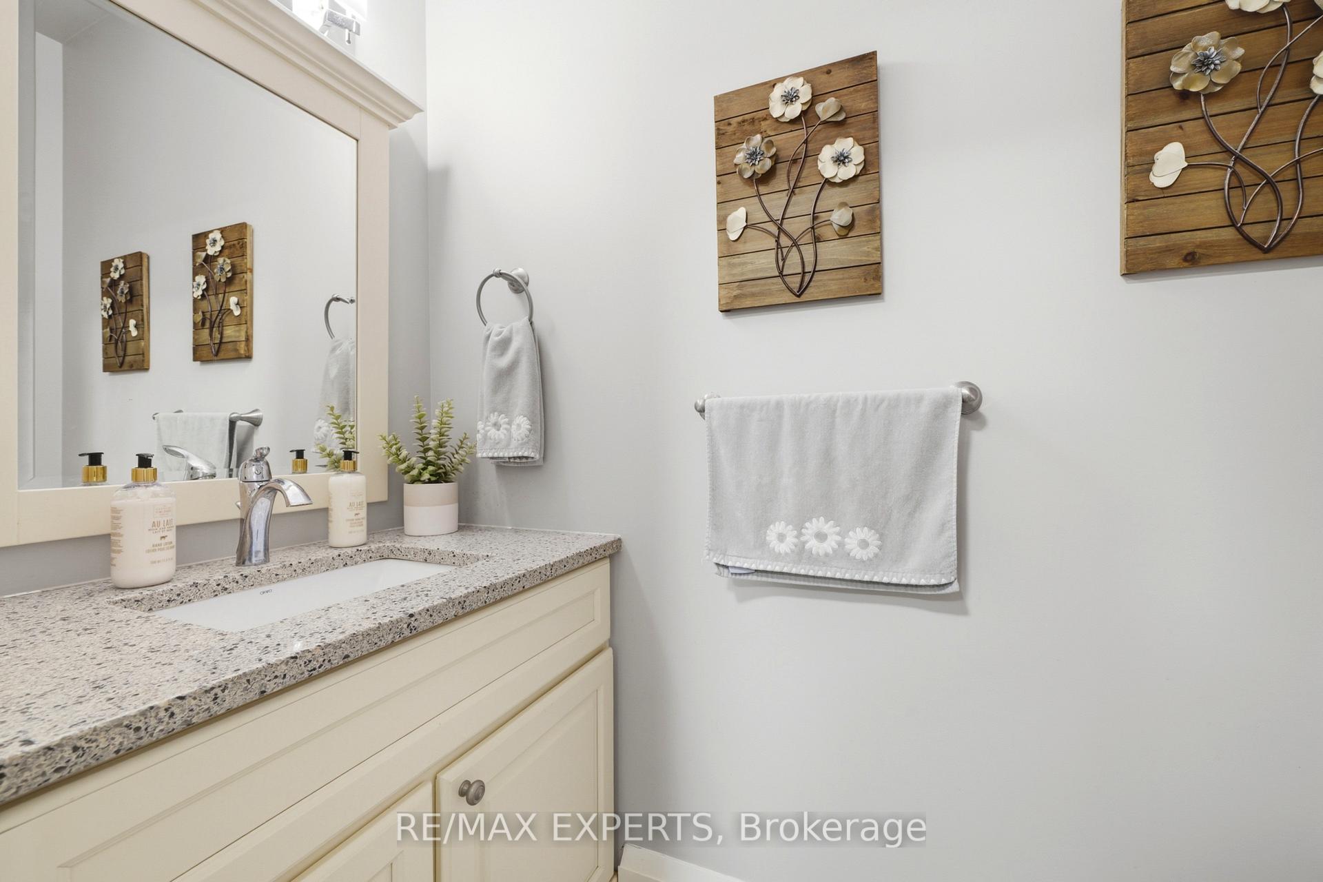 Photo 24 of 48 Marni Lane, Springwater, Phelpston — HOMEH