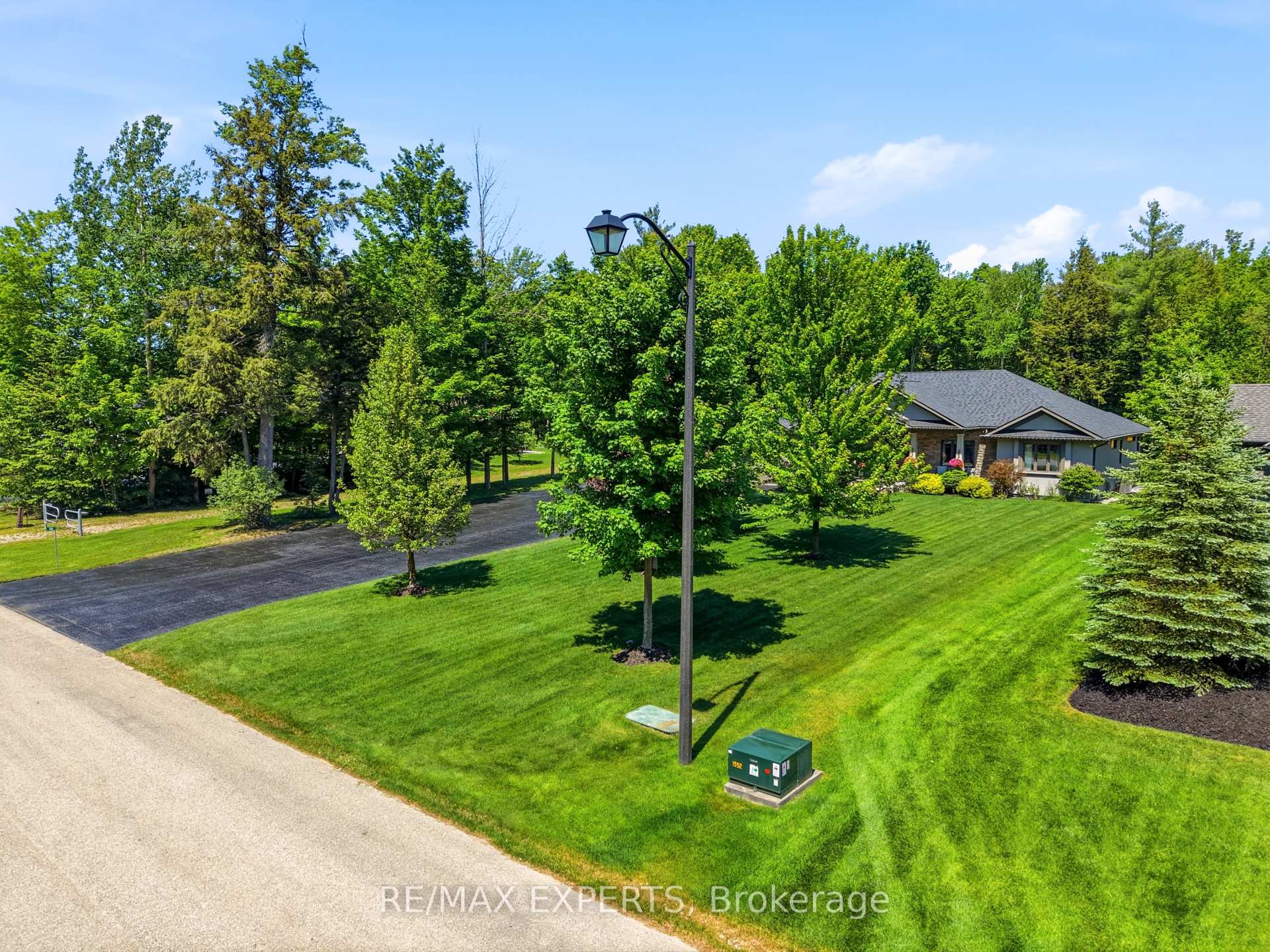 Photo 39 of 48 Marni Lane, Springwater, Phelpston — HOMEH