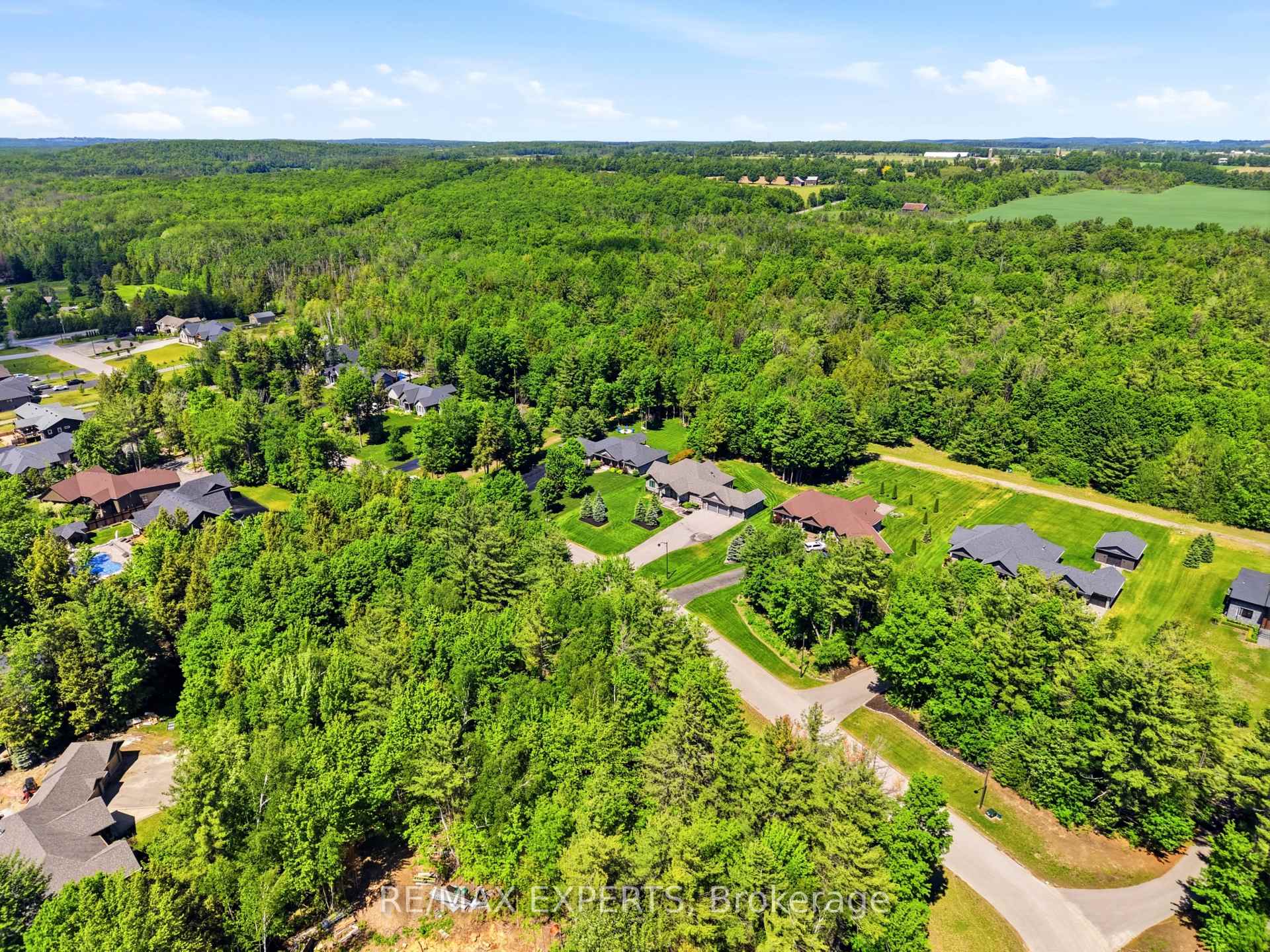 Photo 42 of 48 Marni Lane, Springwater, Phelpston — HOMEH