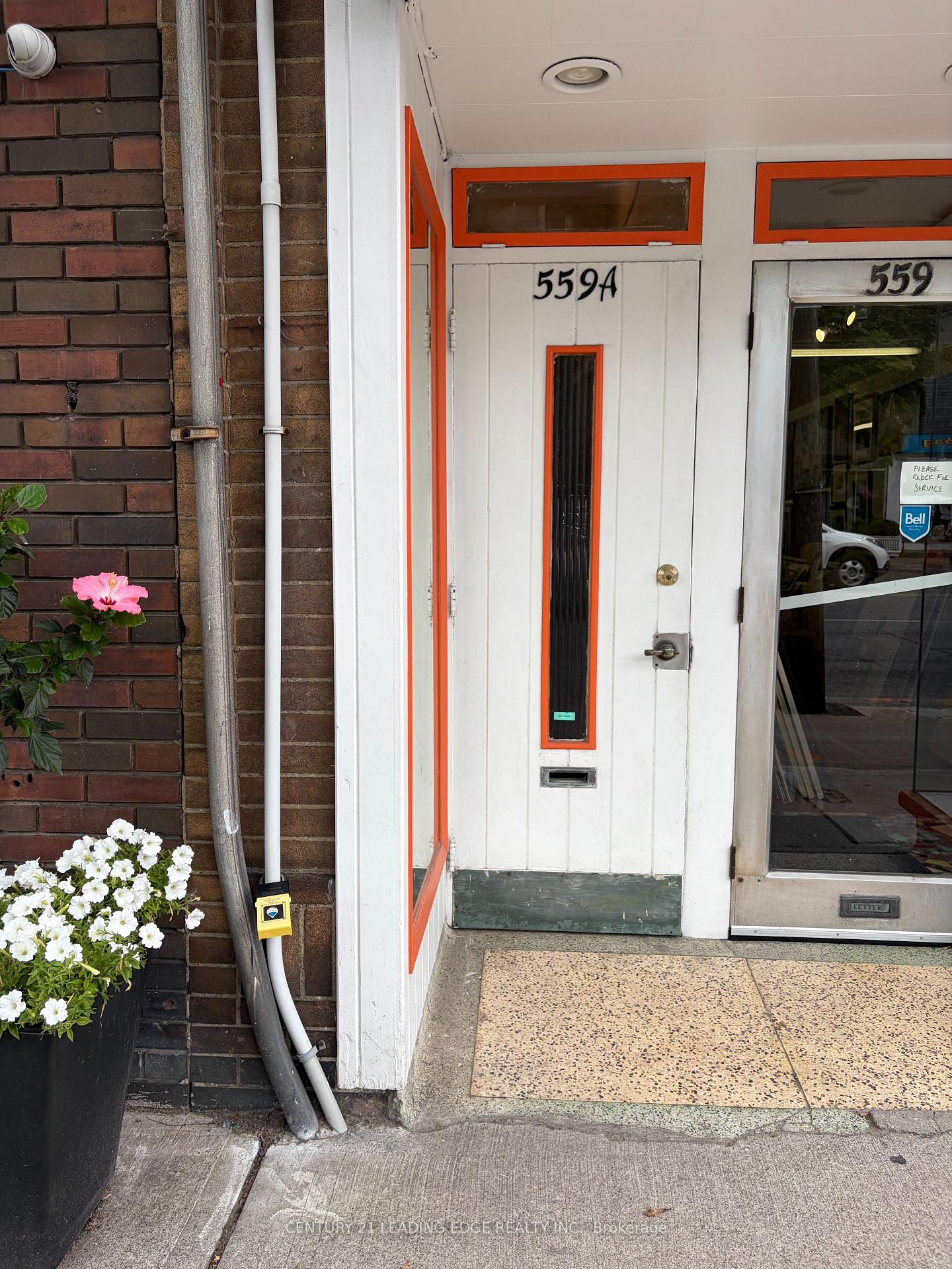 Photo 2 of 559A Mt Pleasant Road, Toronto, Mount Pleasant East — HOMEH