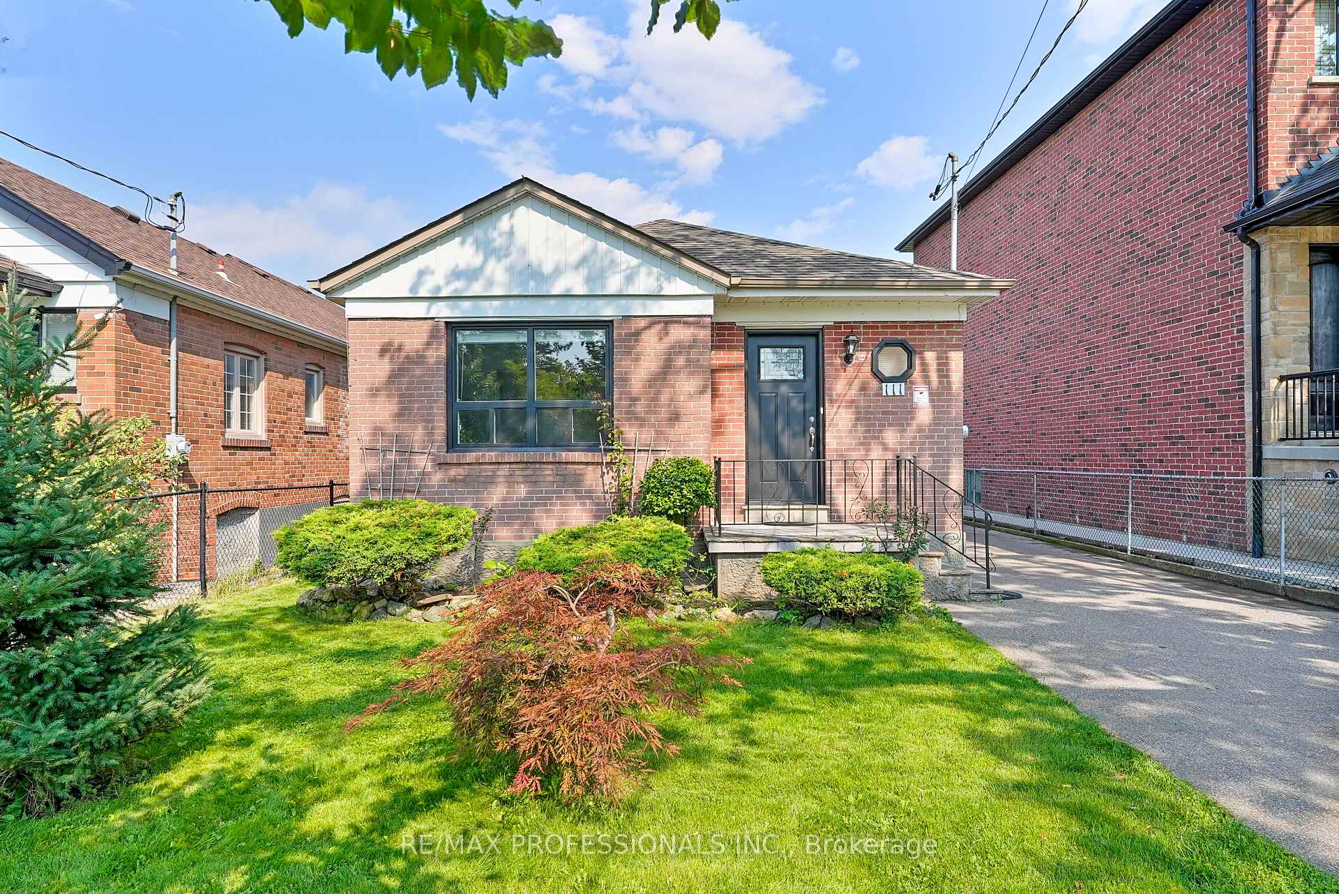 Photo 2 of 111 Wesley Street, Etobicoke, Stonegate-Queensway — HOMEH