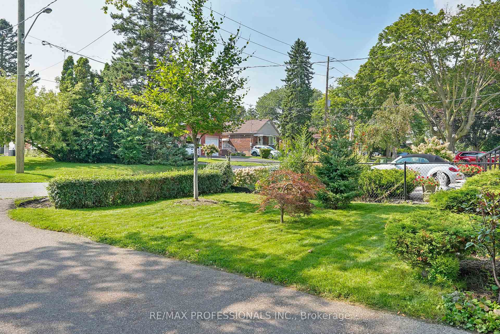 Photo 4 of 111 Wesley Street, Etobicoke, Stonegate-Queensway — HOMEH