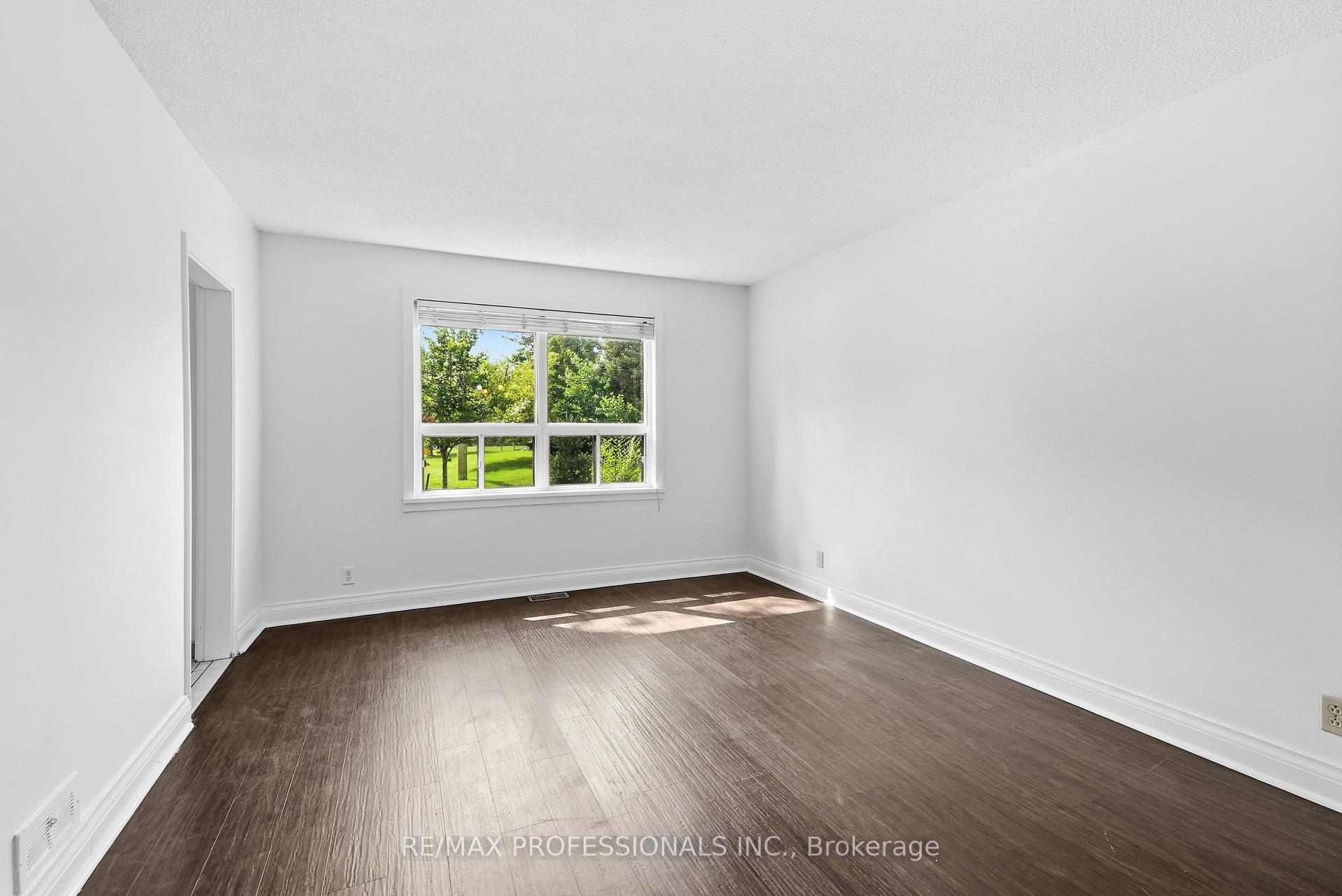Photo 6 of 111 Wesley Street, Etobicoke, Stonegate-Queensway — HOMEH