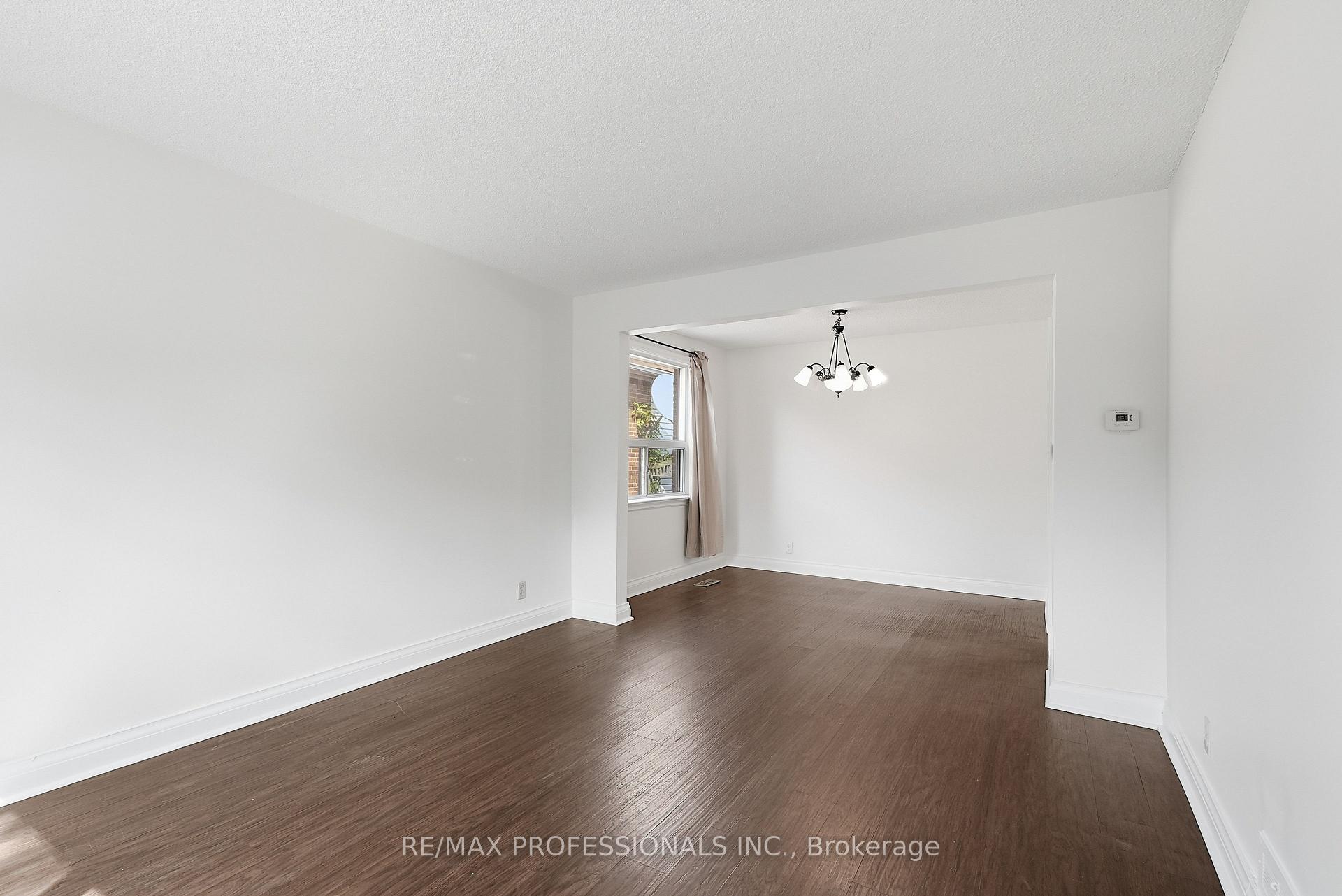 Photo 8 of 111 Wesley Street, Etobicoke, Stonegate-Queensway — HOMEH