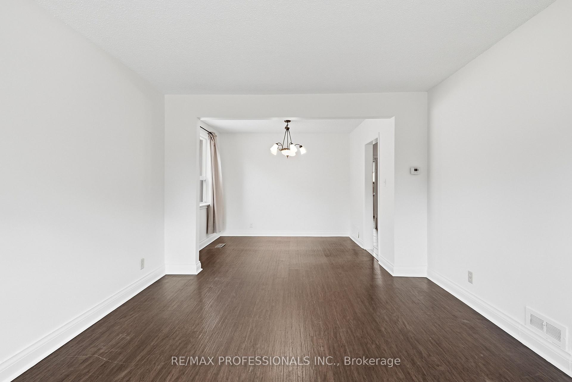 Photo 9 of 111 Wesley Street, Etobicoke, Stonegate-Queensway — HOMEH
