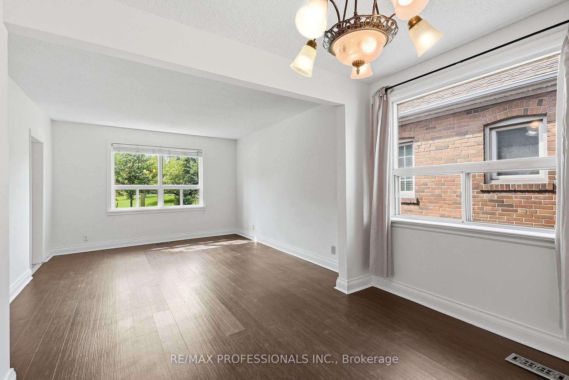 Photo 10 of 111 Wesley Street, Etobicoke, Stonegate-Queensway — HOMEH