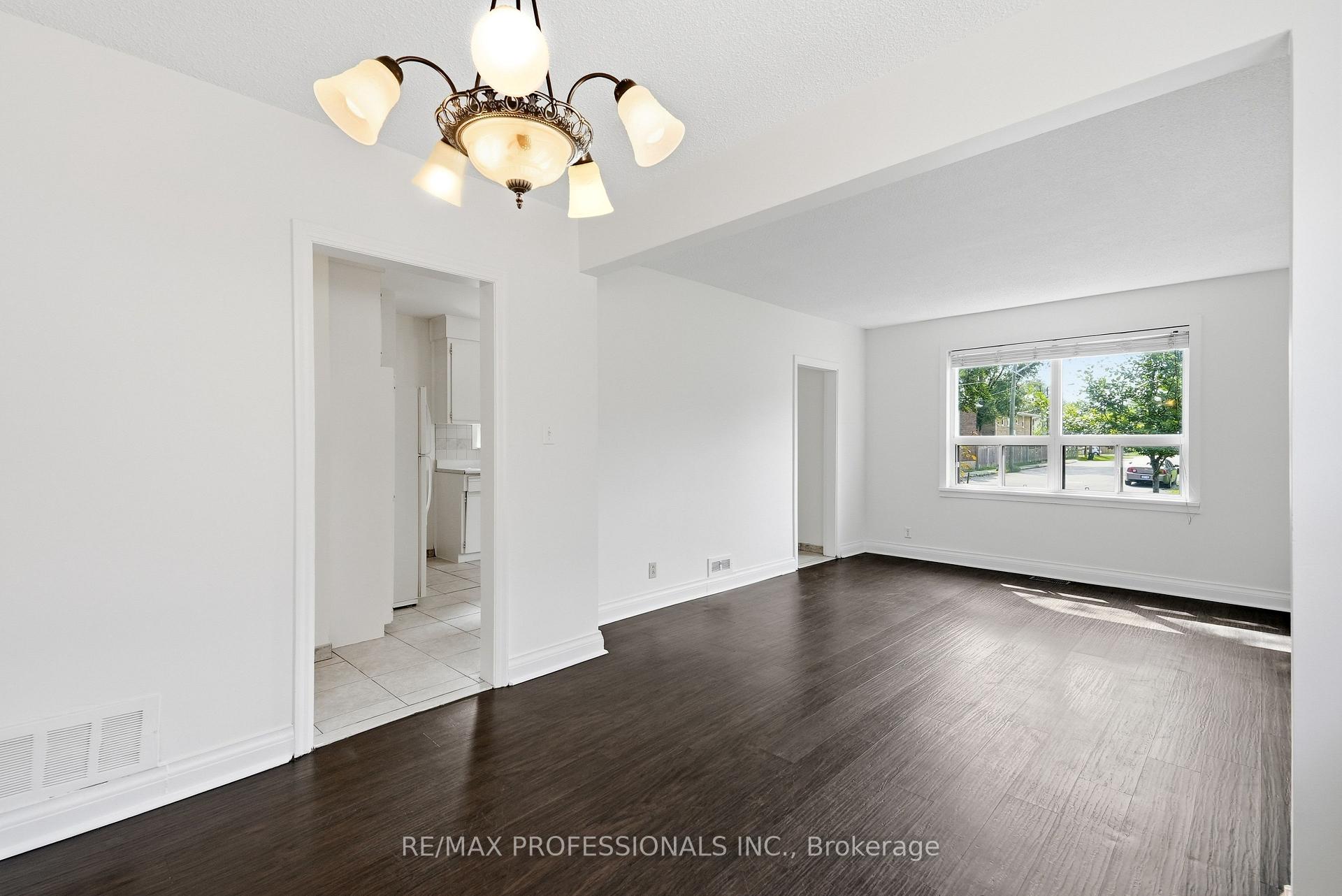Photo 11 of 111 Wesley Street, Etobicoke, Stonegate-Queensway — HOMEH