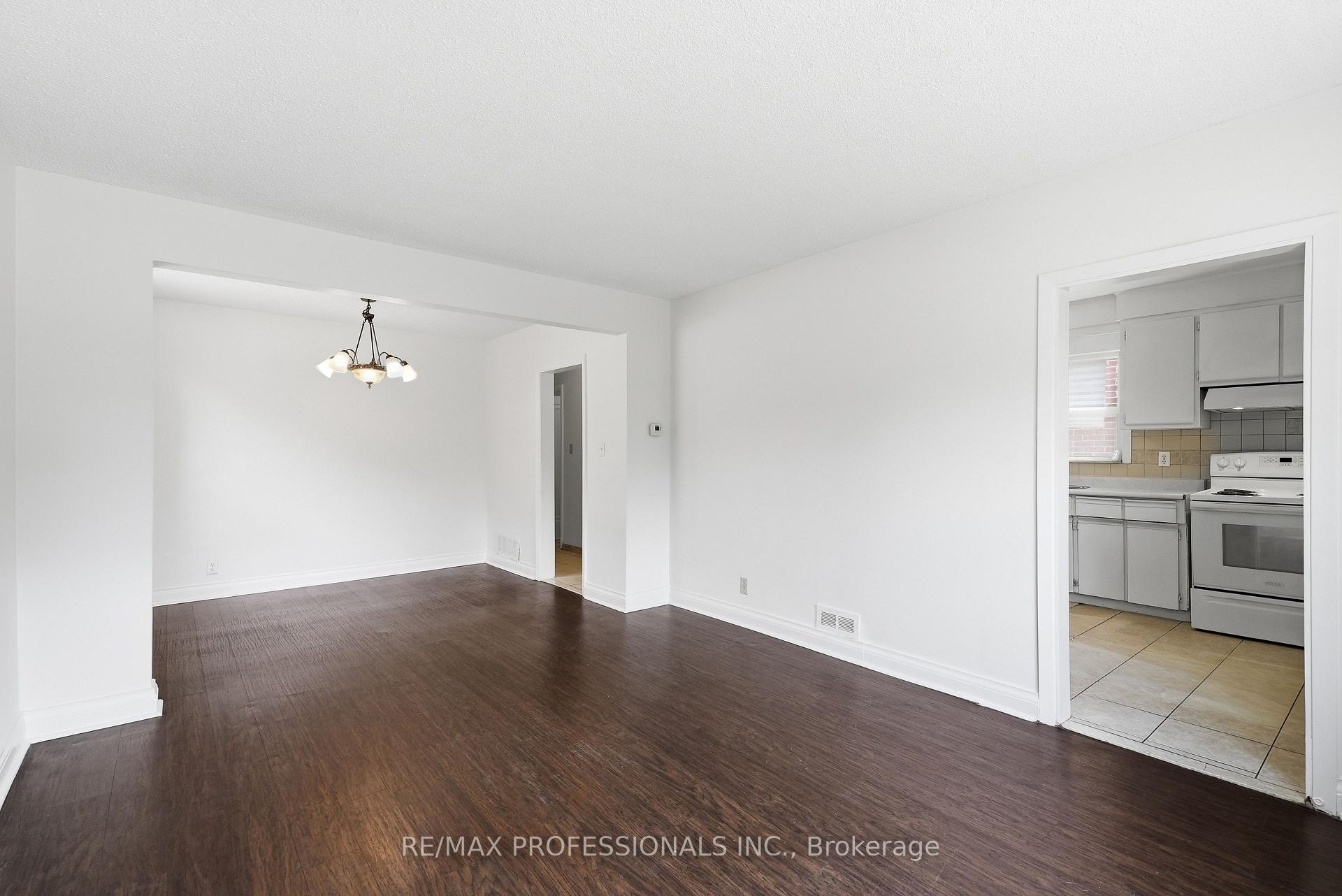 Photo 15 of 111 Wesley Street, Etobicoke, Stonegate-Queensway — HOMEH