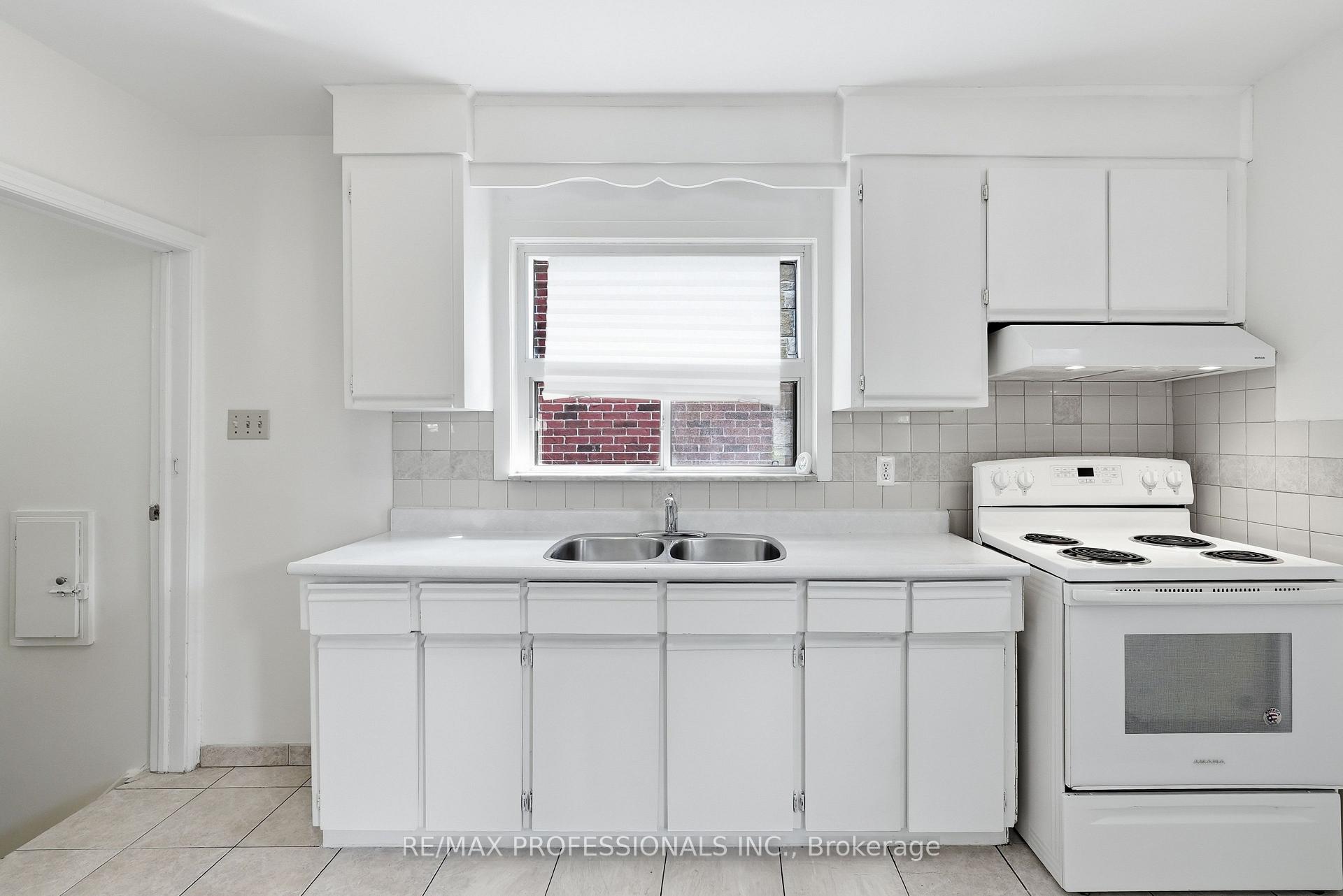 Photo 17 of 111 Wesley Street, Etobicoke, Stonegate-Queensway — HOMEH