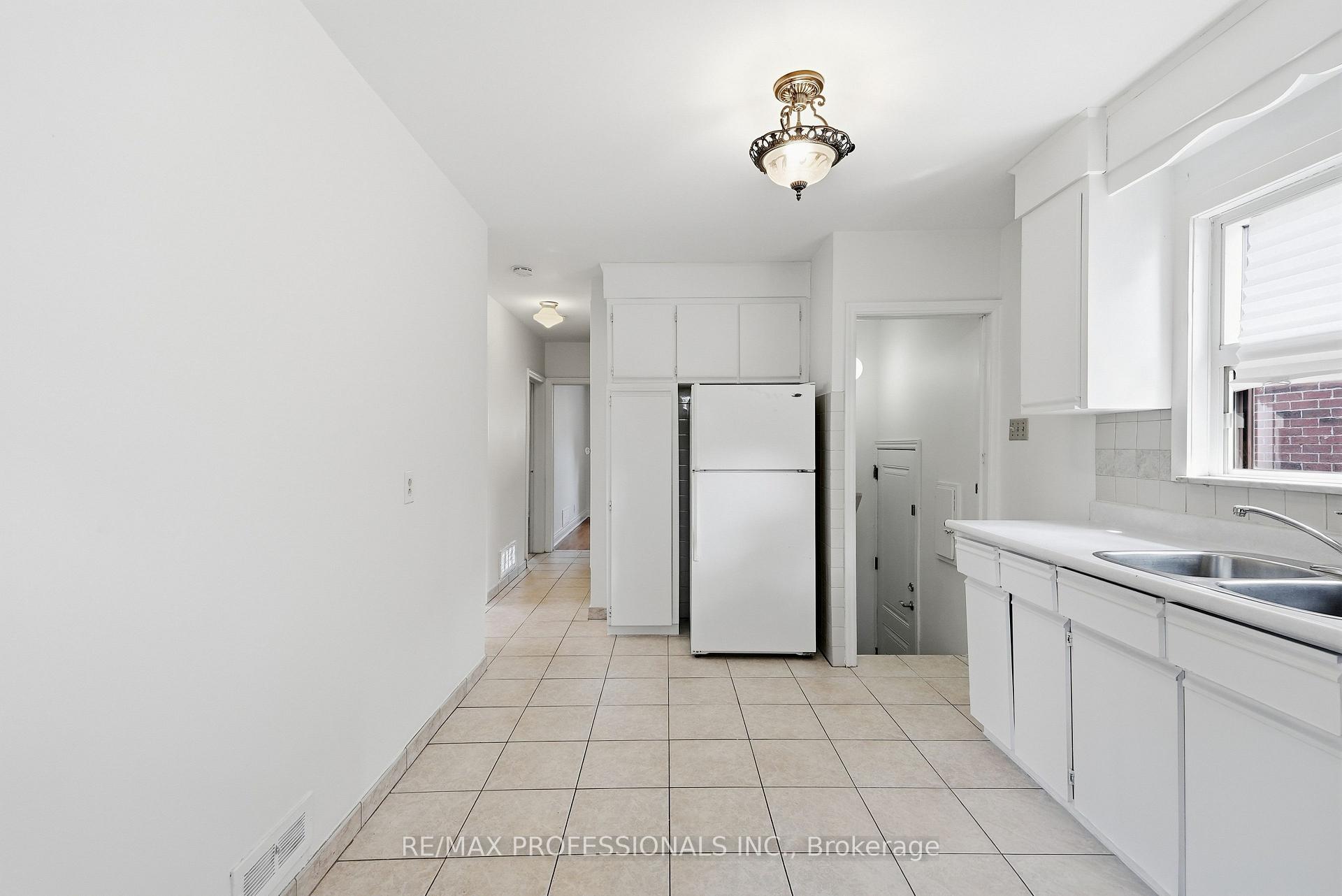 Photo 18 of 111 Wesley Street, Etobicoke, Stonegate-Queensway — HOMEH