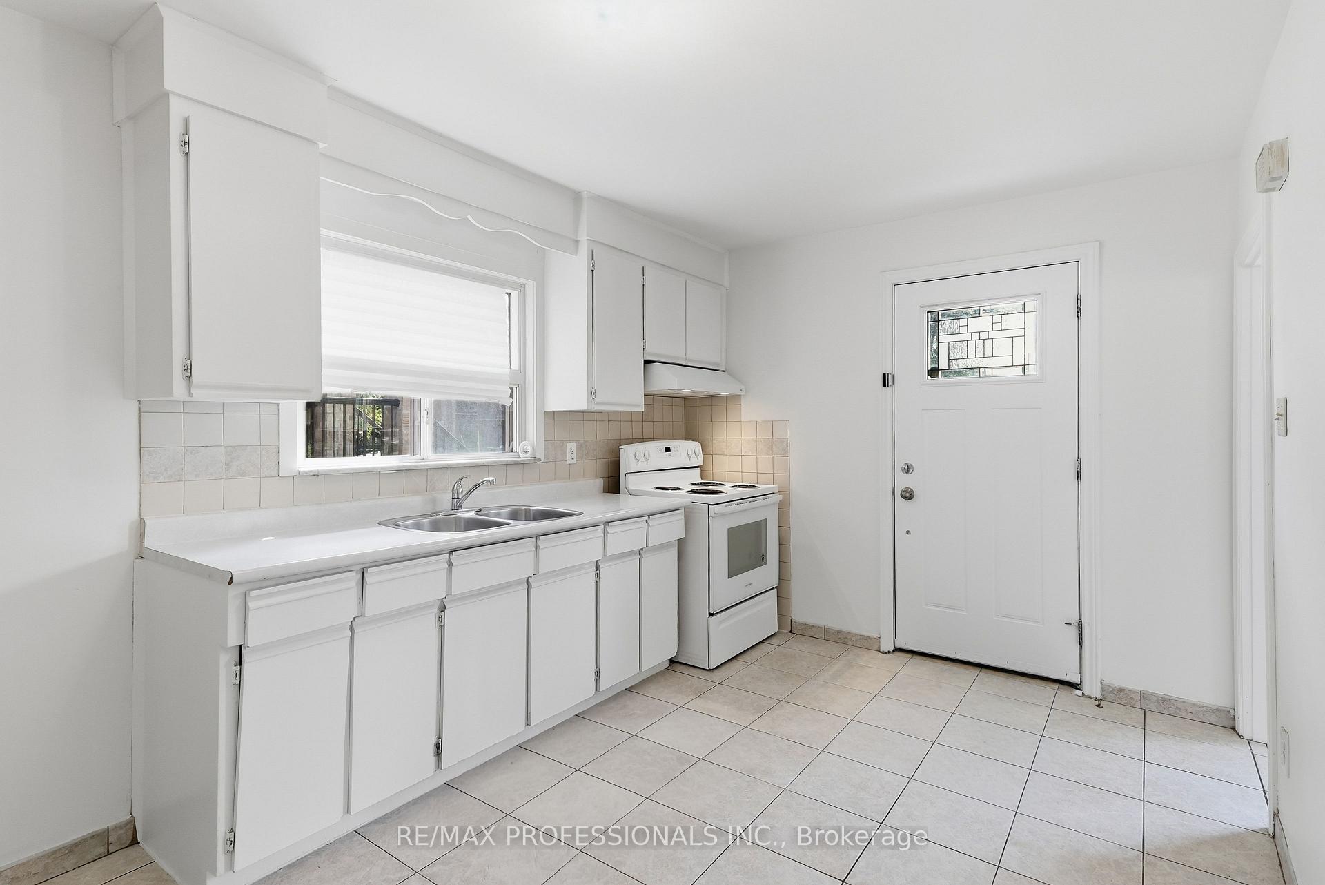 Photo 19 of 111 Wesley Street, Etobicoke, Stonegate-Queensway — HOMEH