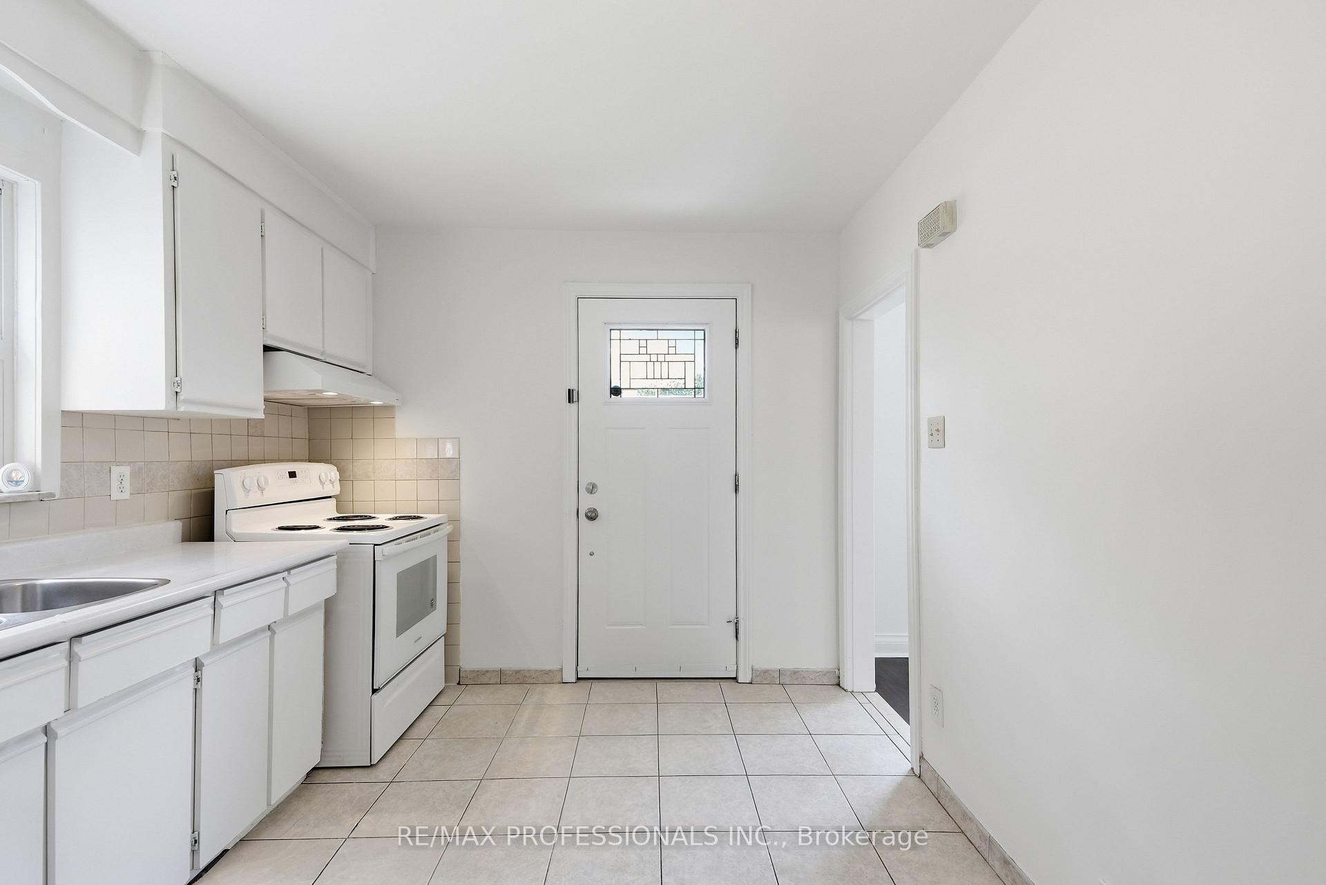 Photo 20 of 111 Wesley Street, Etobicoke, Stonegate-Queensway — HOMEH