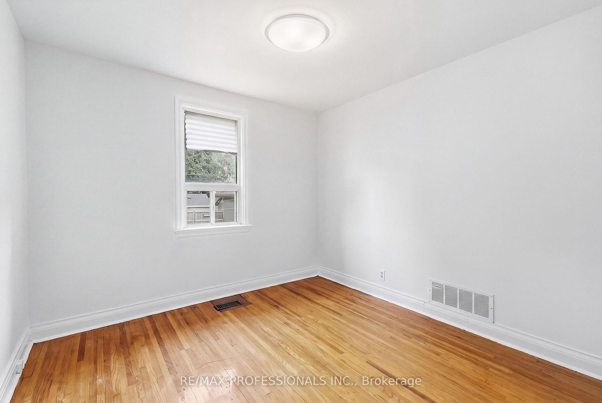 Photo 22 of 111 Wesley Street, Etobicoke, Stonegate-Queensway — HOMEH